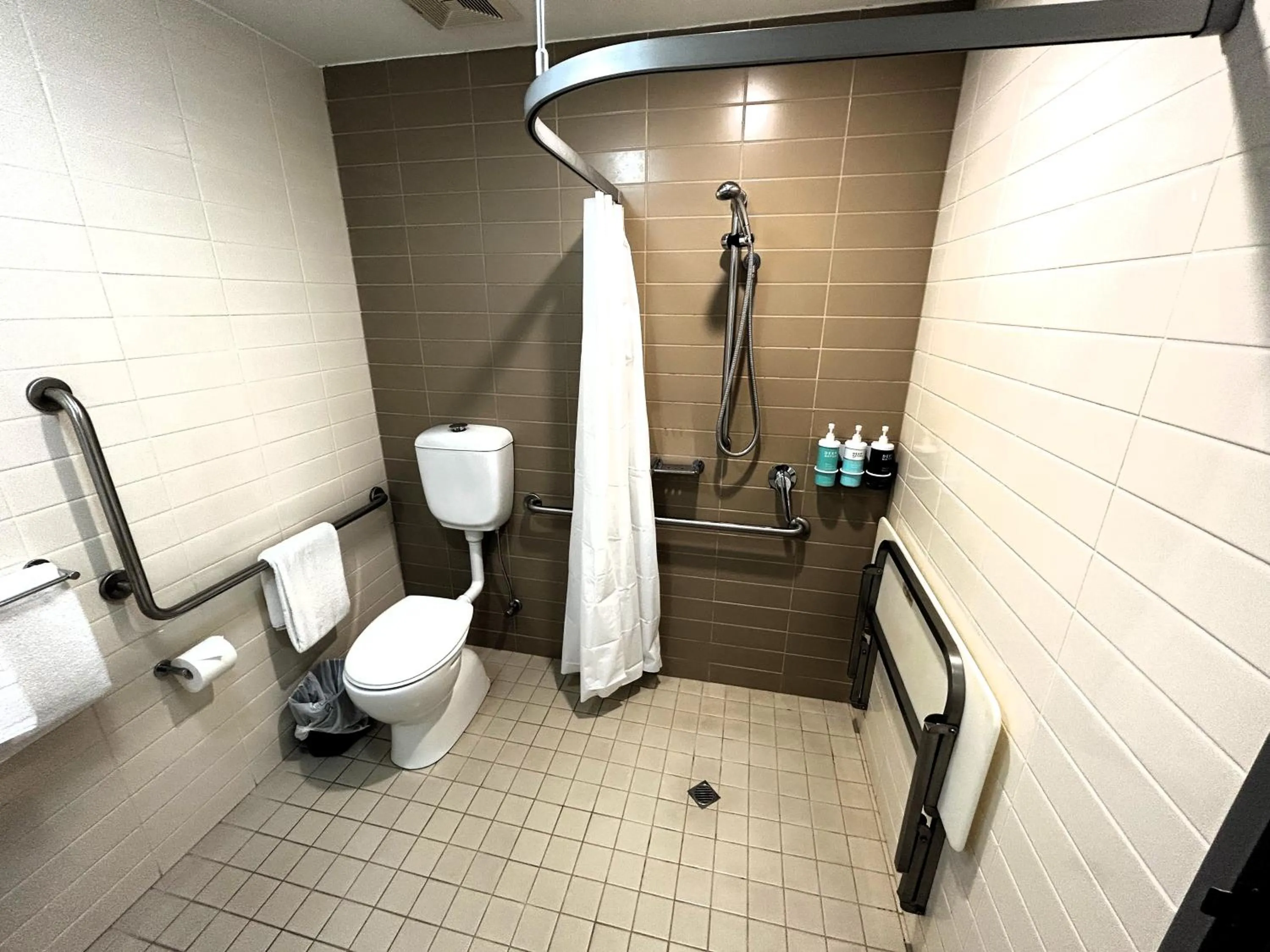 Bathroom in Novotel Darwin Airport