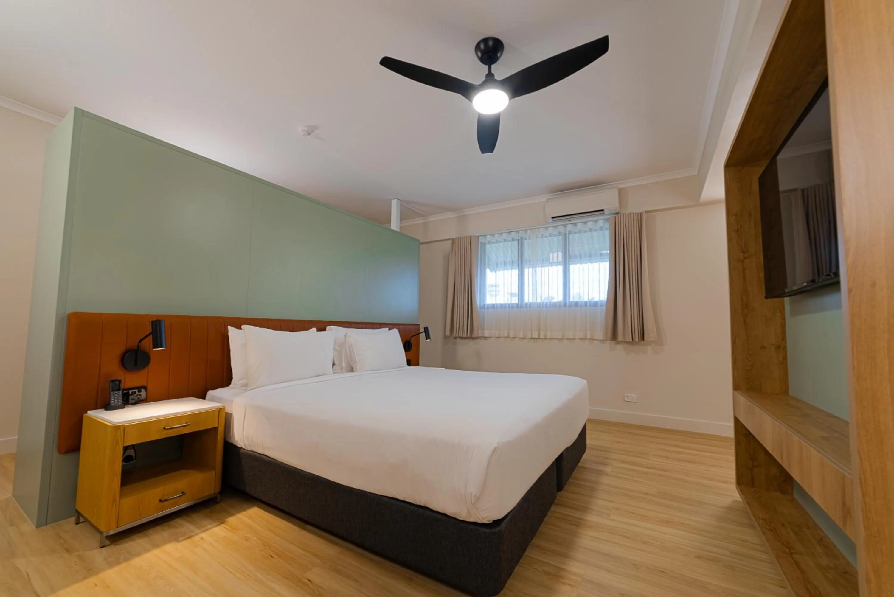 Bed in Novotel Darwin Airport