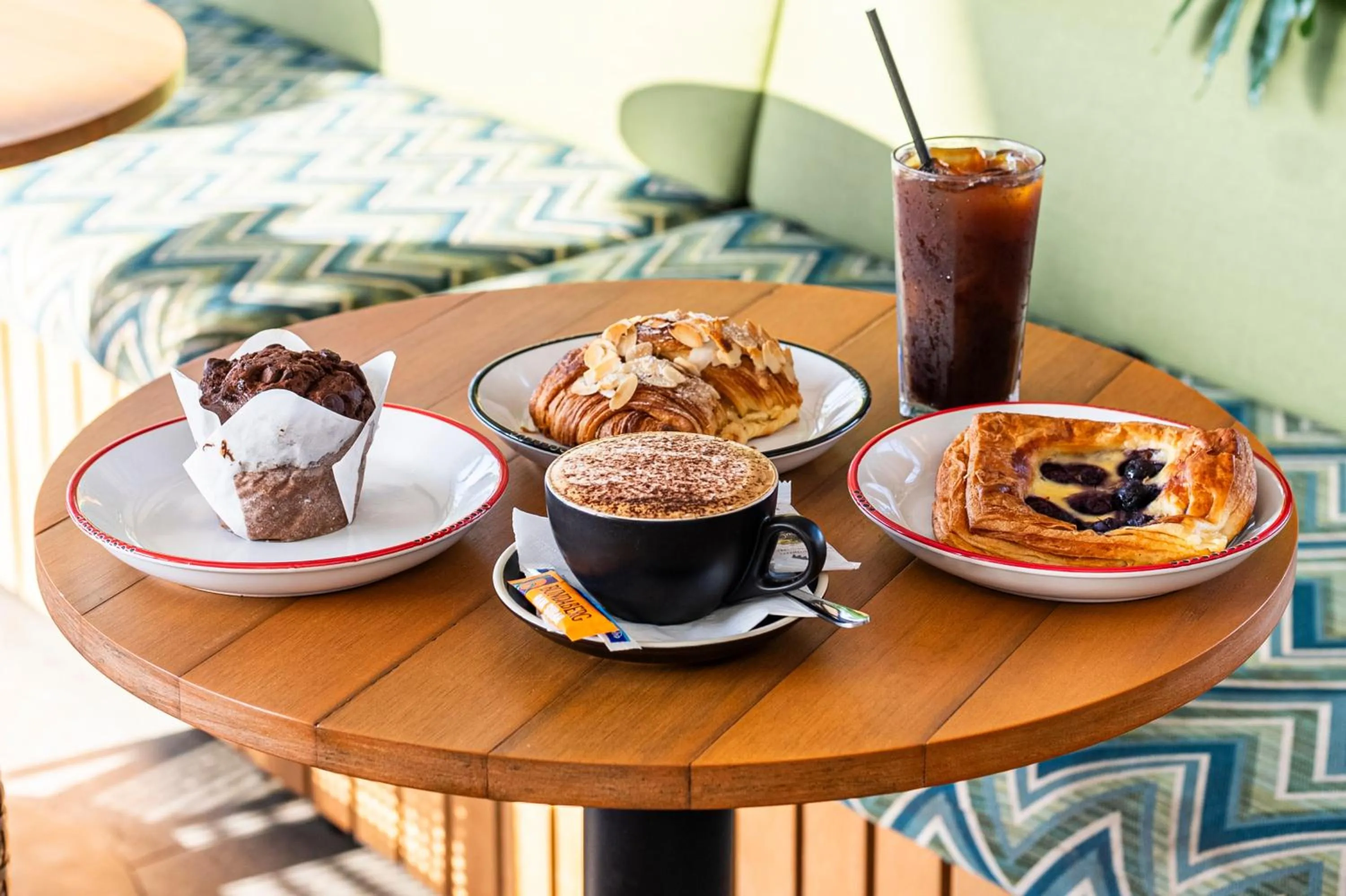 Restaurant/places to eat in Novotel Darwin Airport