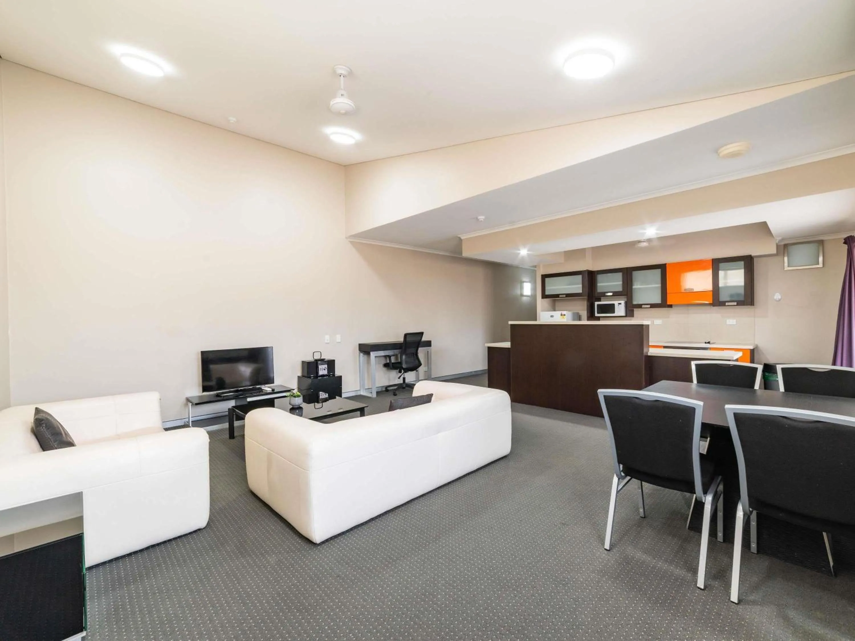 Bedroom in Novotel Darwin Airport