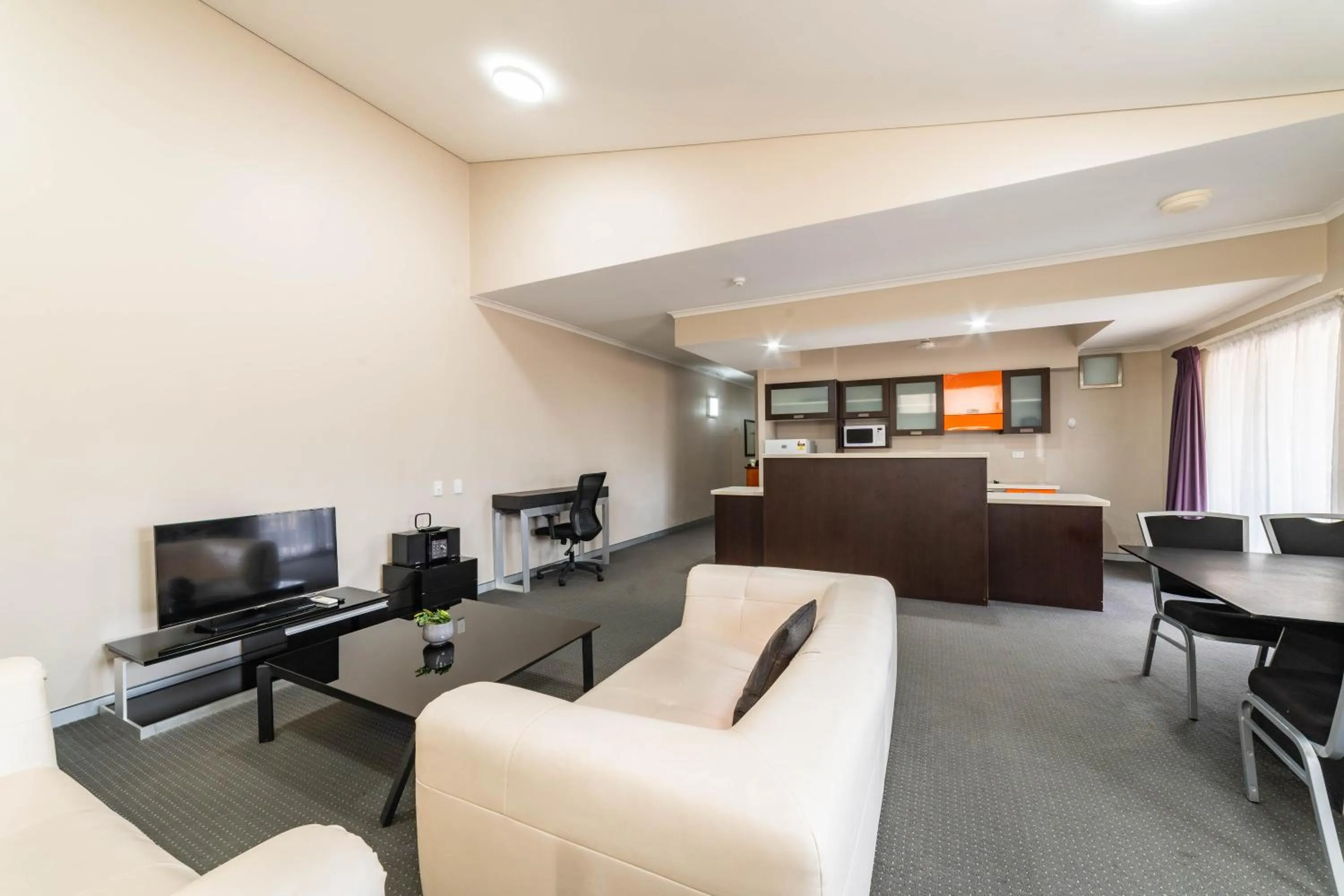 Living room in Novotel Darwin Airport