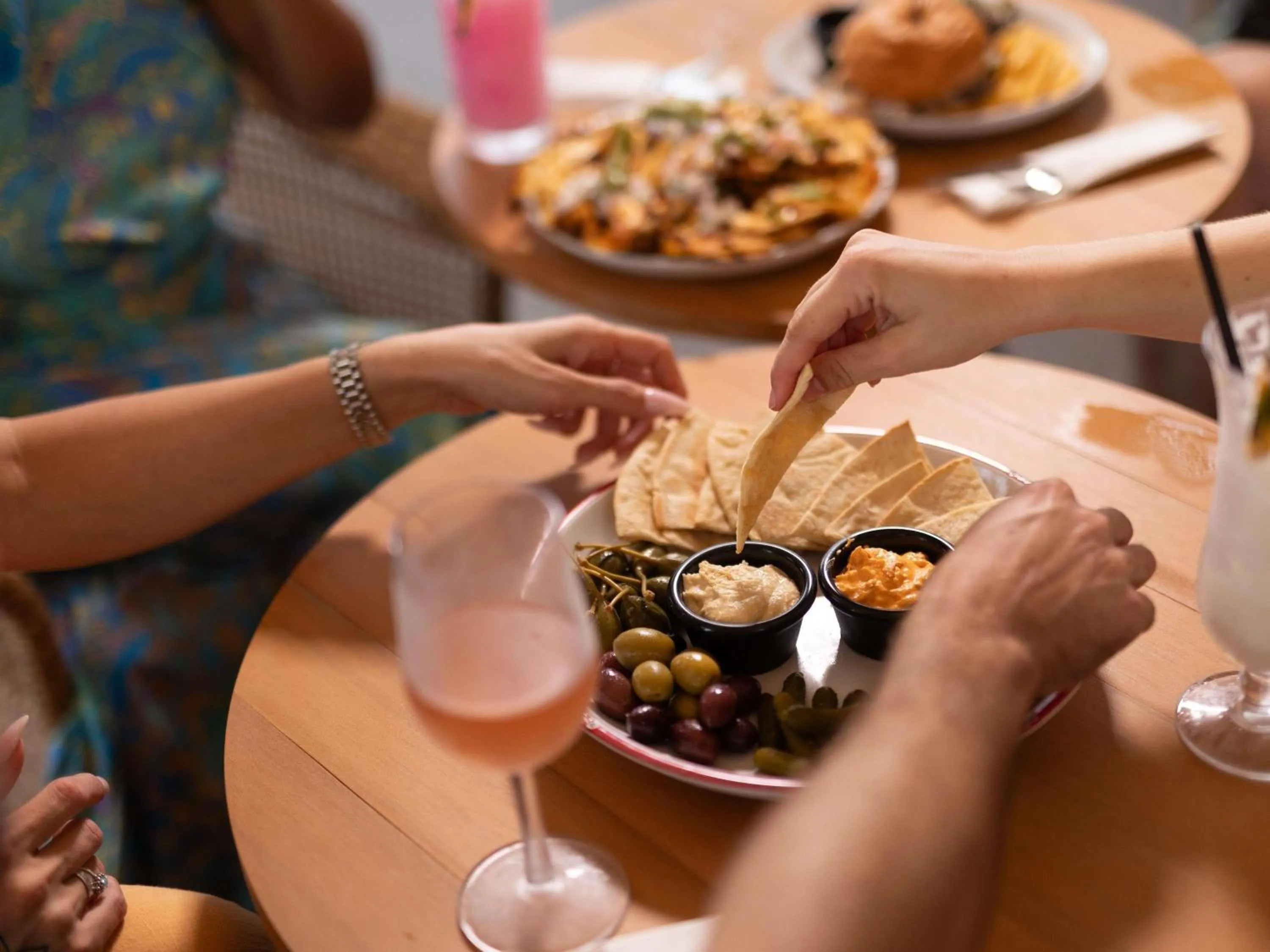 Restaurant/places to eat in Novotel Darwin Airport