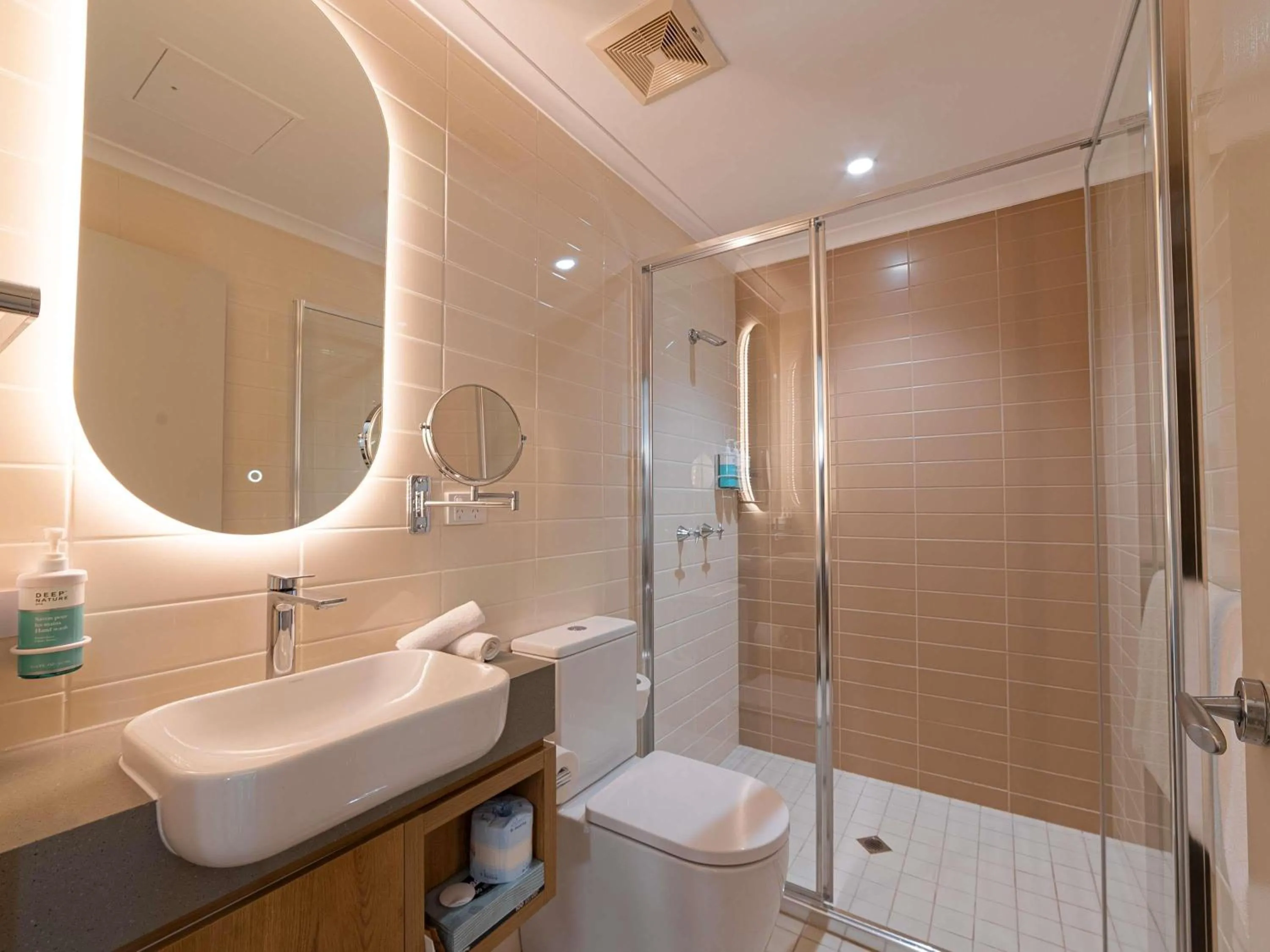 Bedroom in Novotel Darwin Airport