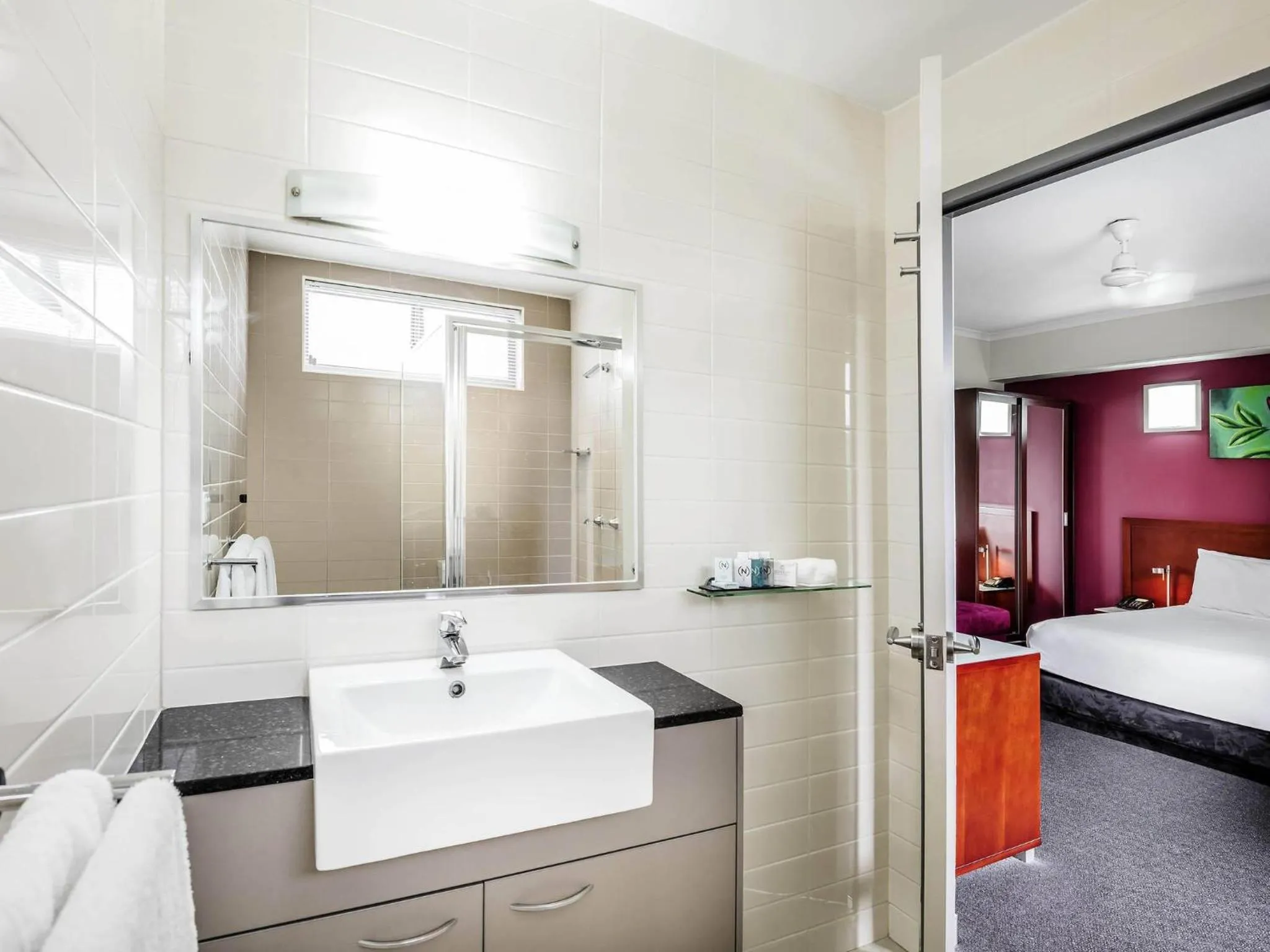 Bedroom, Bed in Novotel Darwin Airport