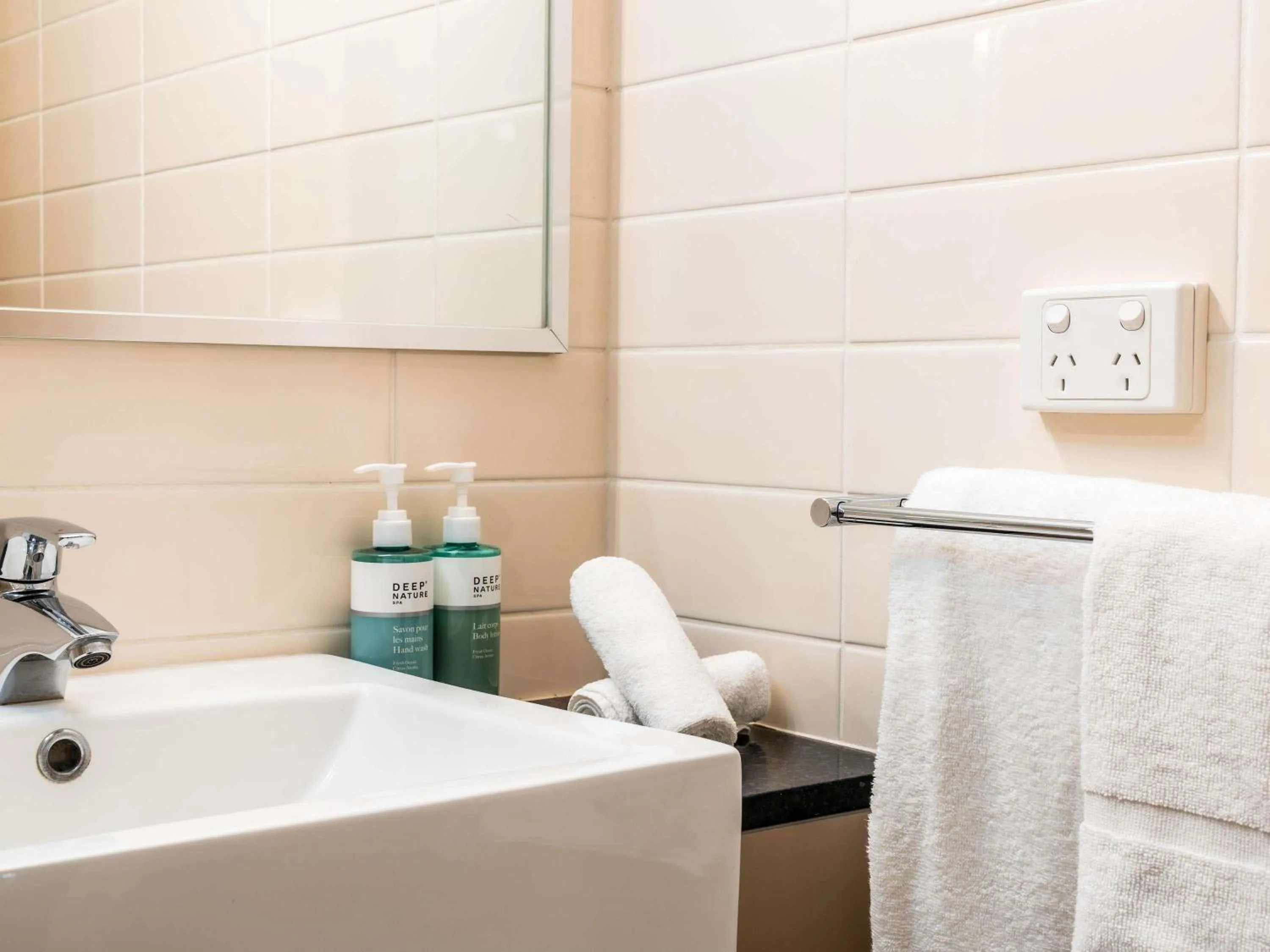 Bedroom in Novotel Darwin Airport