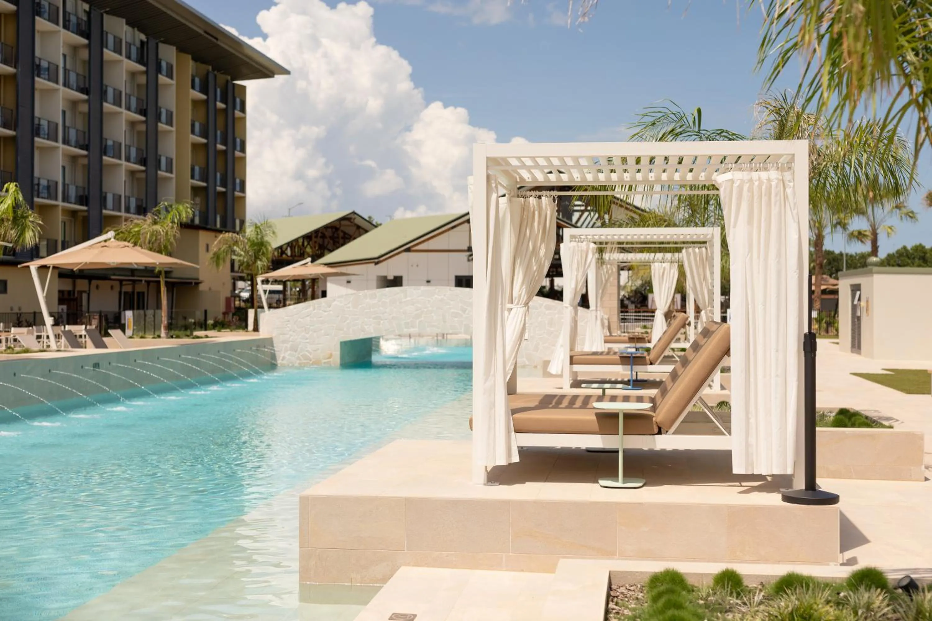 Swimming pool in Novotel Darwin Airport