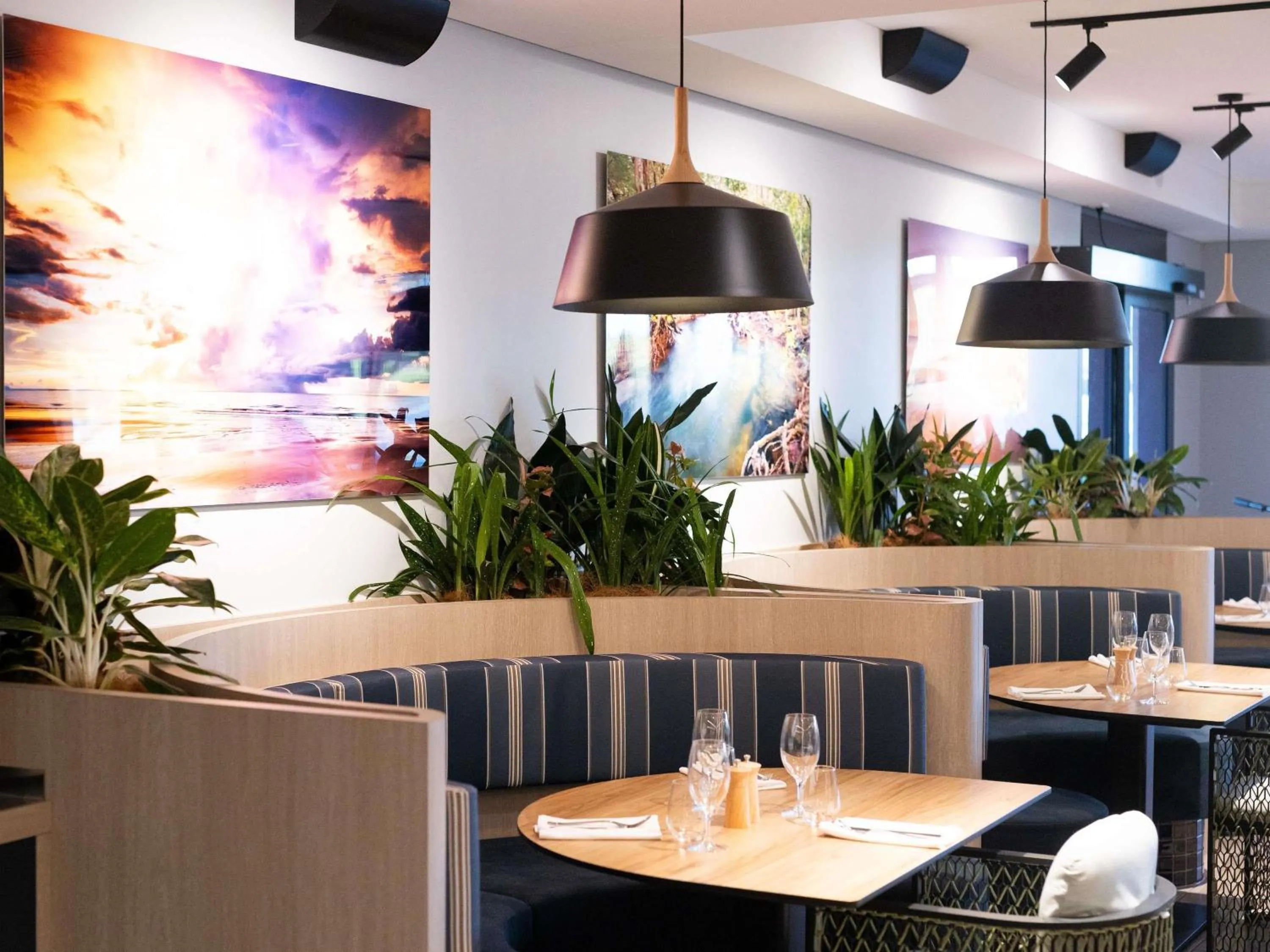 Restaurant/places to eat in Novotel Darwin Airport