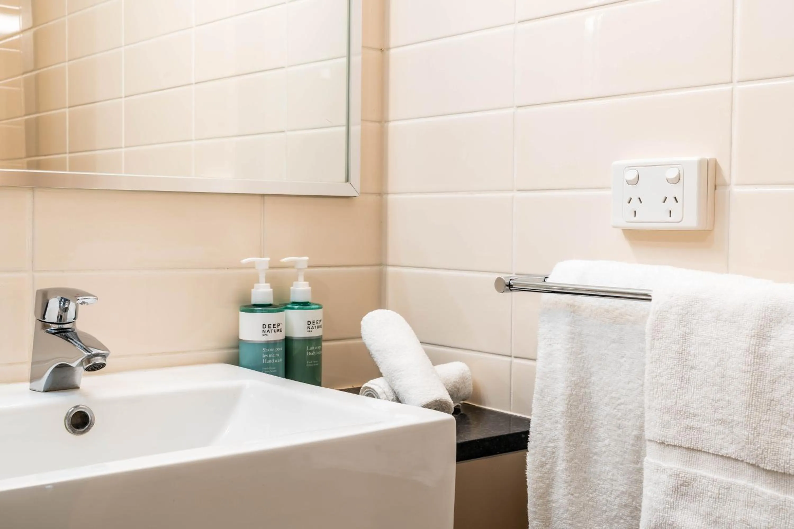 Bathroom in Novotel Darwin Airport