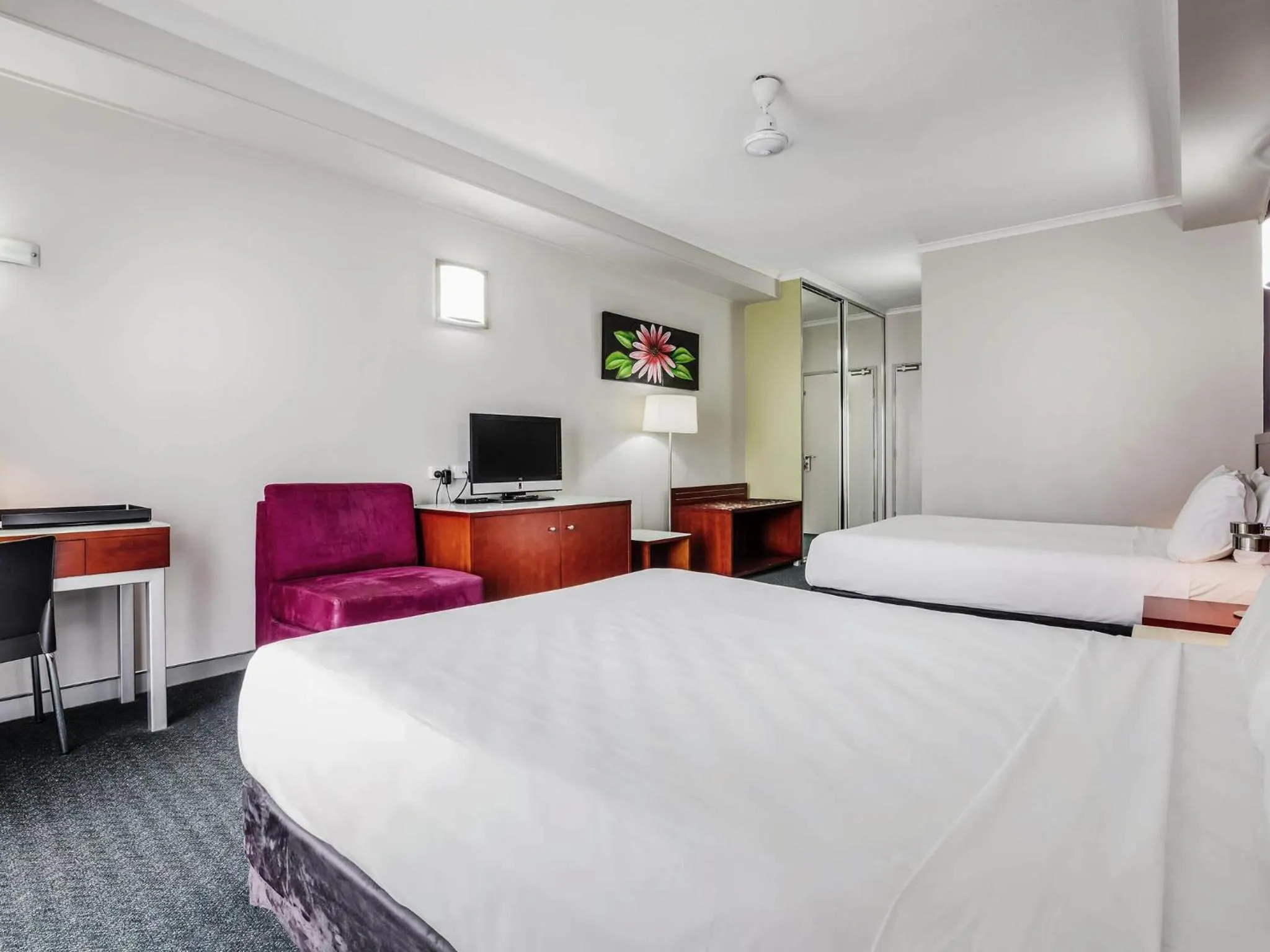 Bedroom, Bed in Novotel Darwin Airport