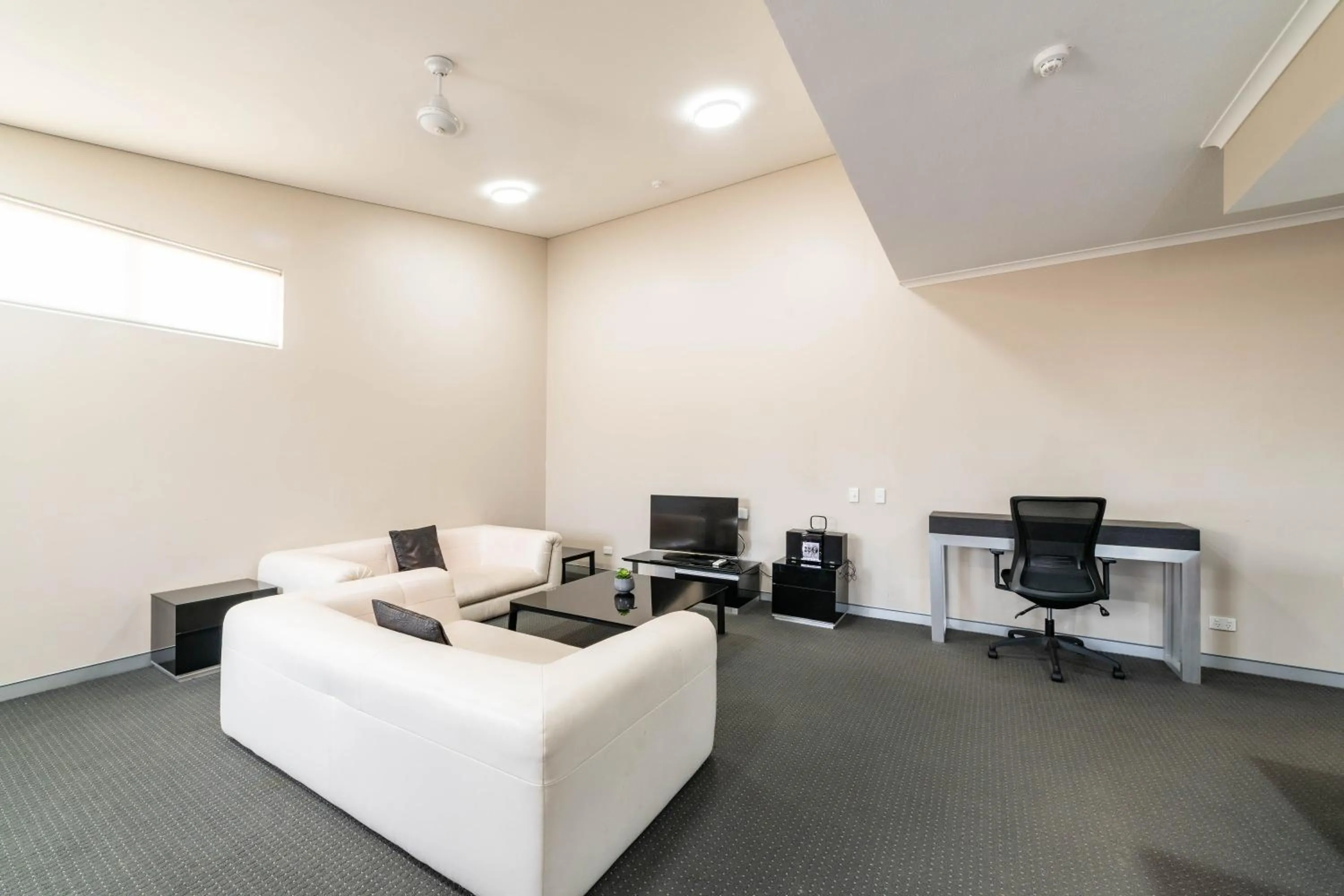 Living room in Novotel Darwin Airport