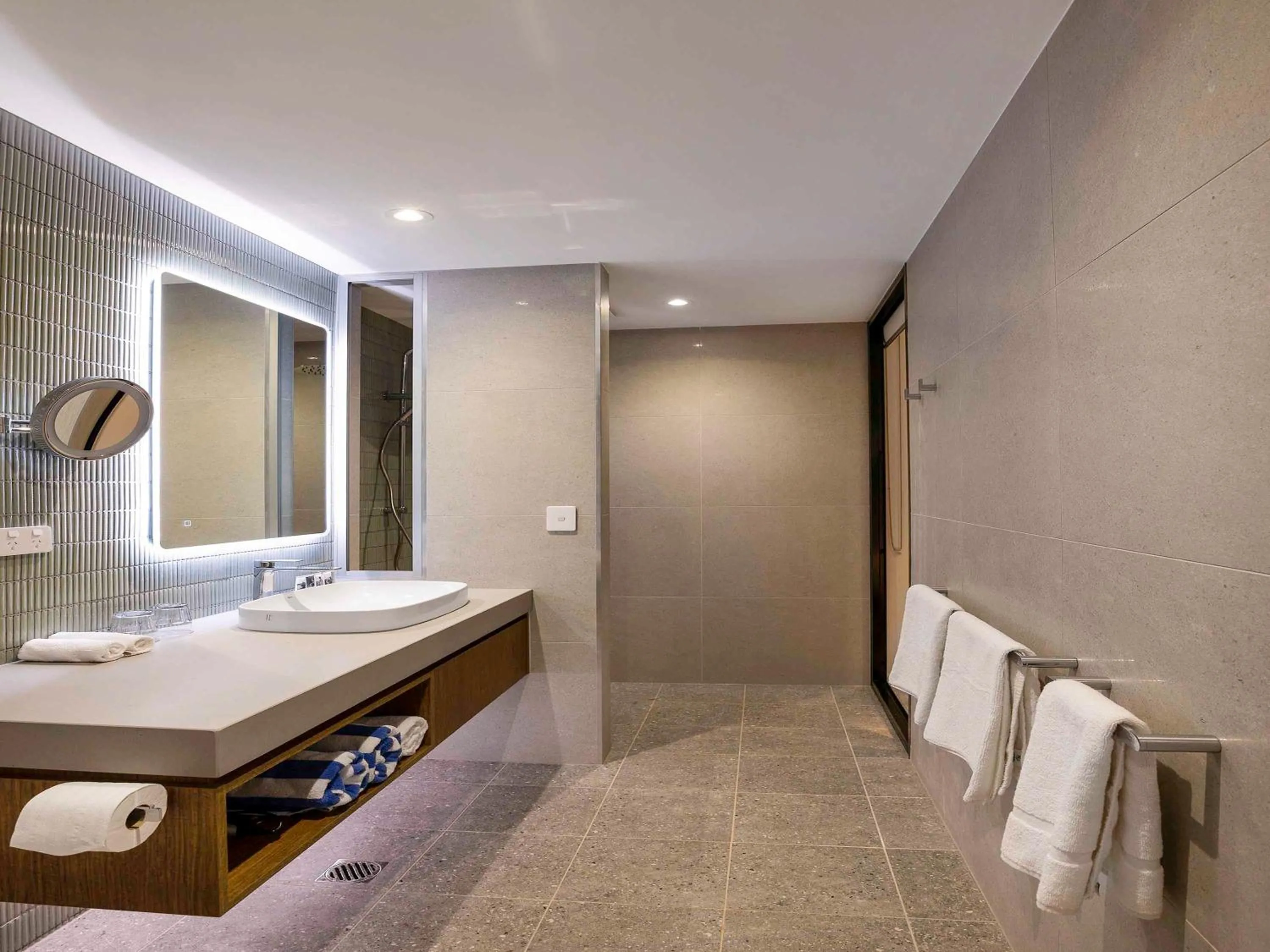 Bathroom in Mercure Darwin Airport Resort