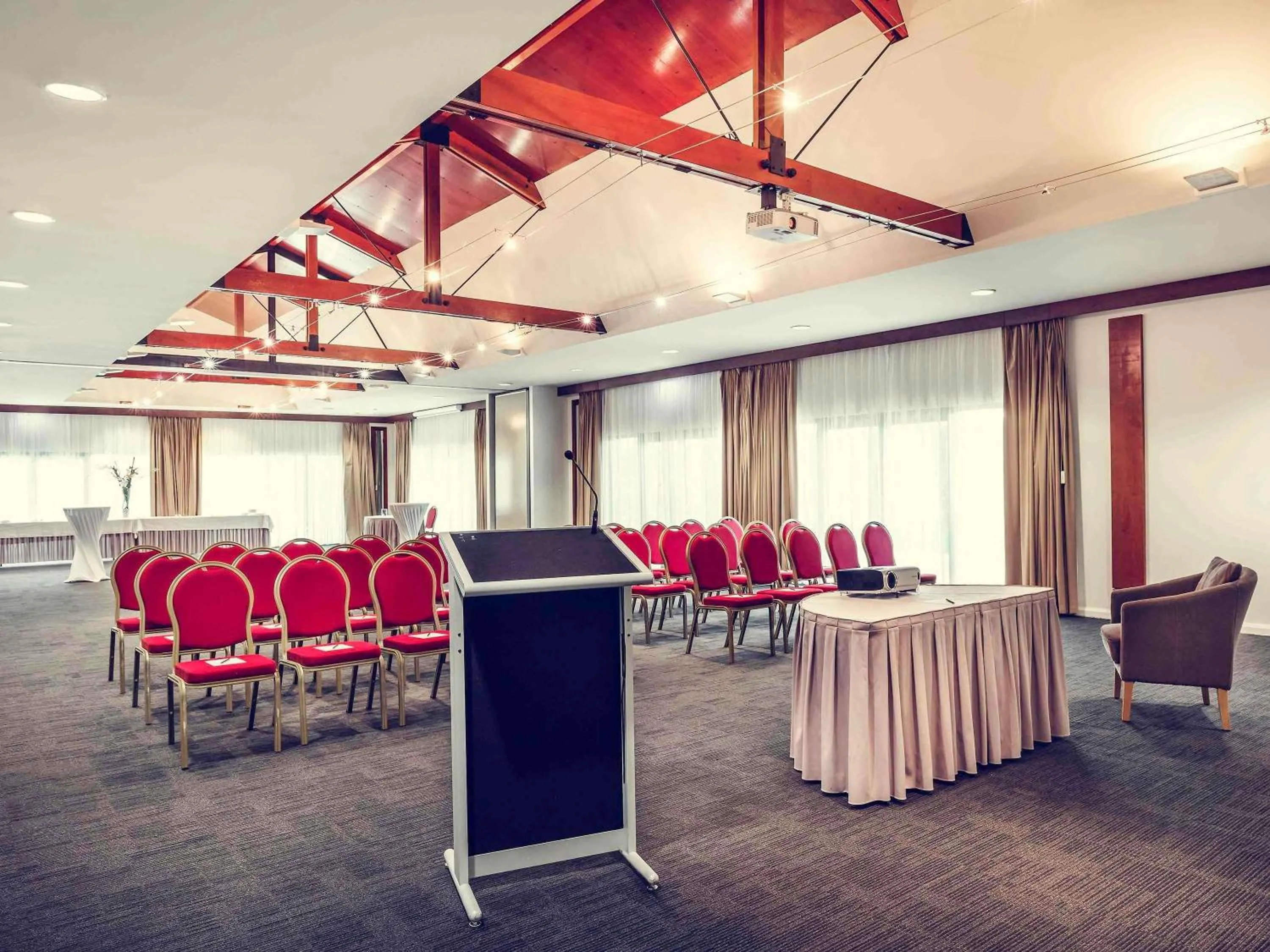 Meeting/conference room in Mercure Darwin Airport Resort