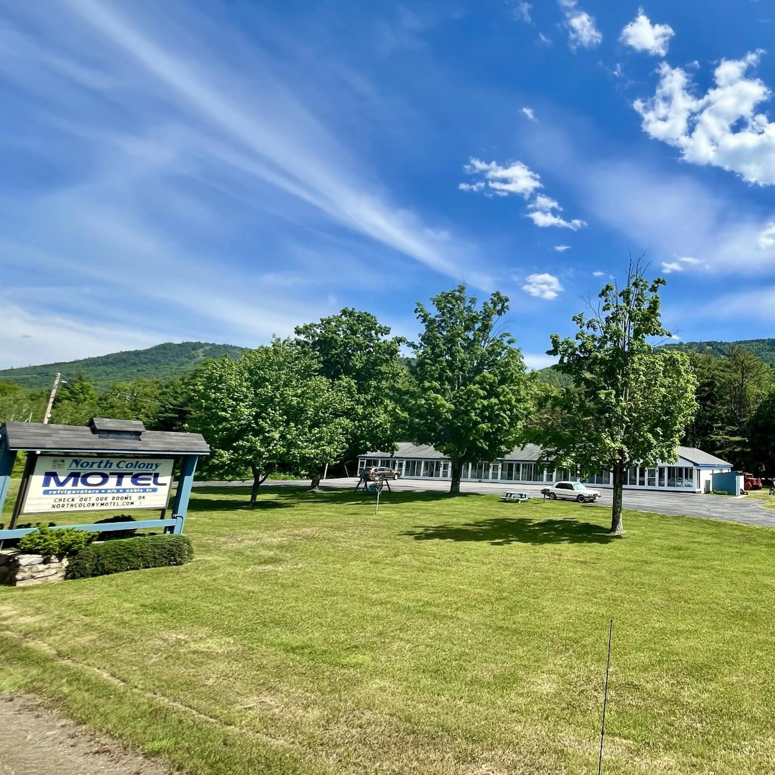 Property building in North Colony Motel and Cottages