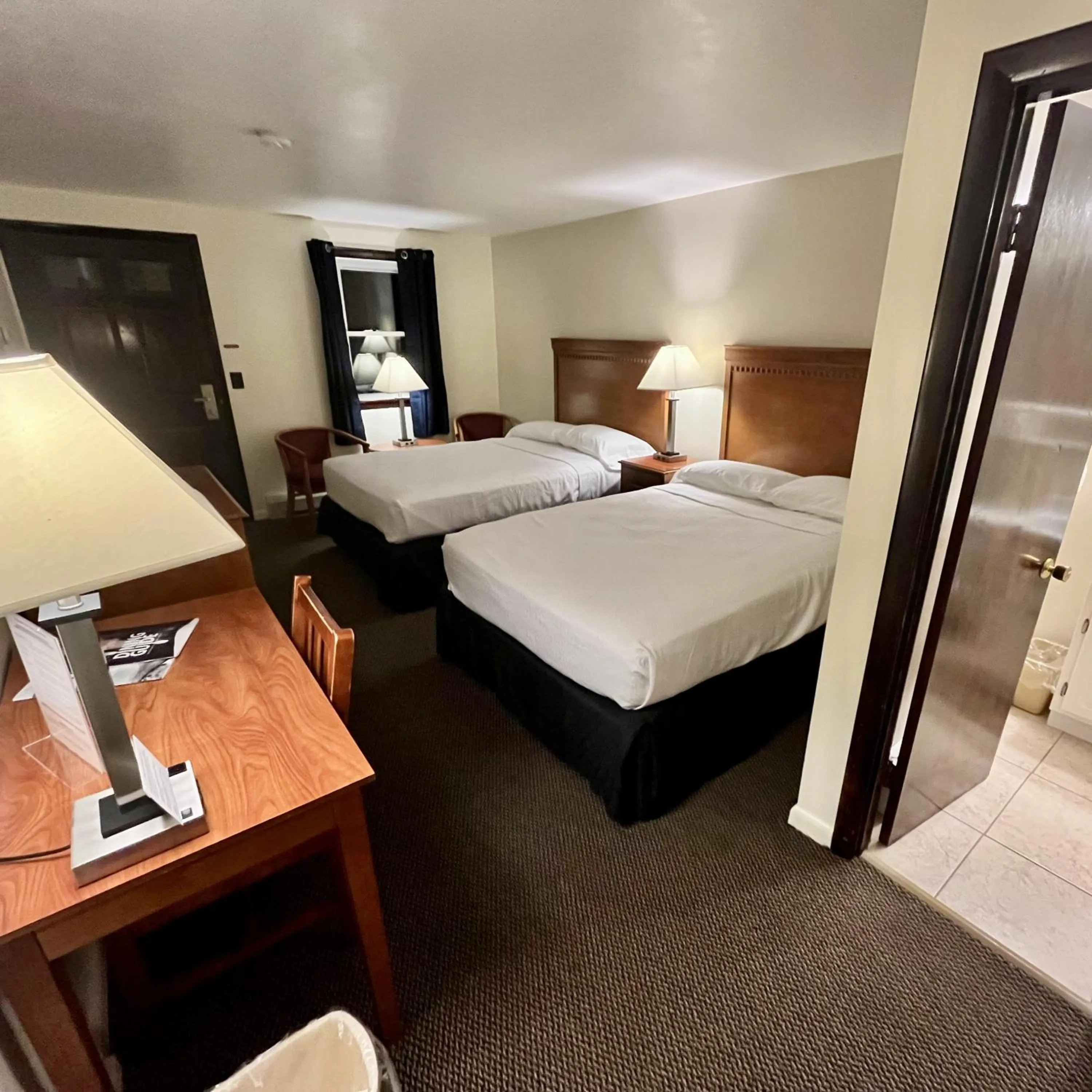 Bed in North Colony Motel and Cottages