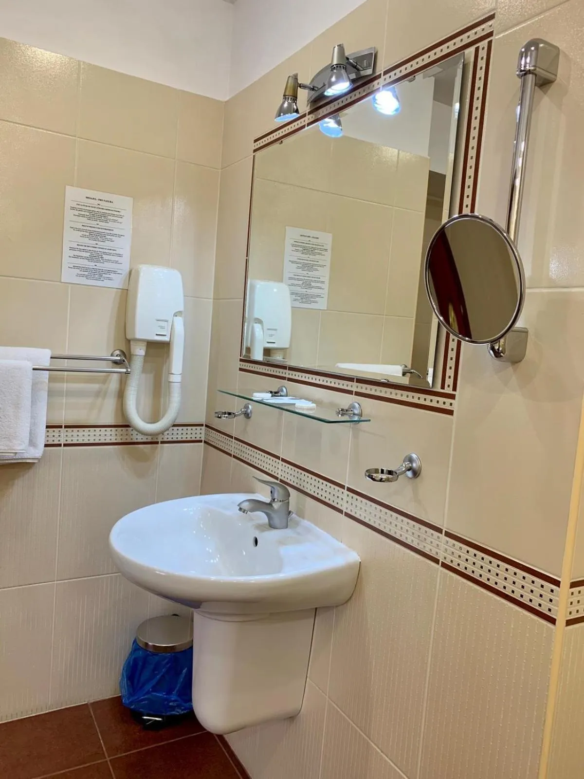 Bathroom in Hotel Victoria