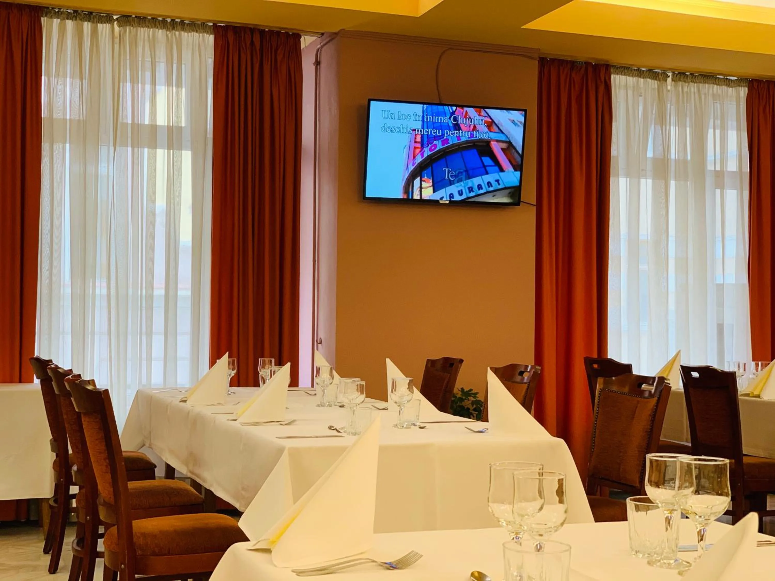 Restaurant/places to eat in Hotel Victoria