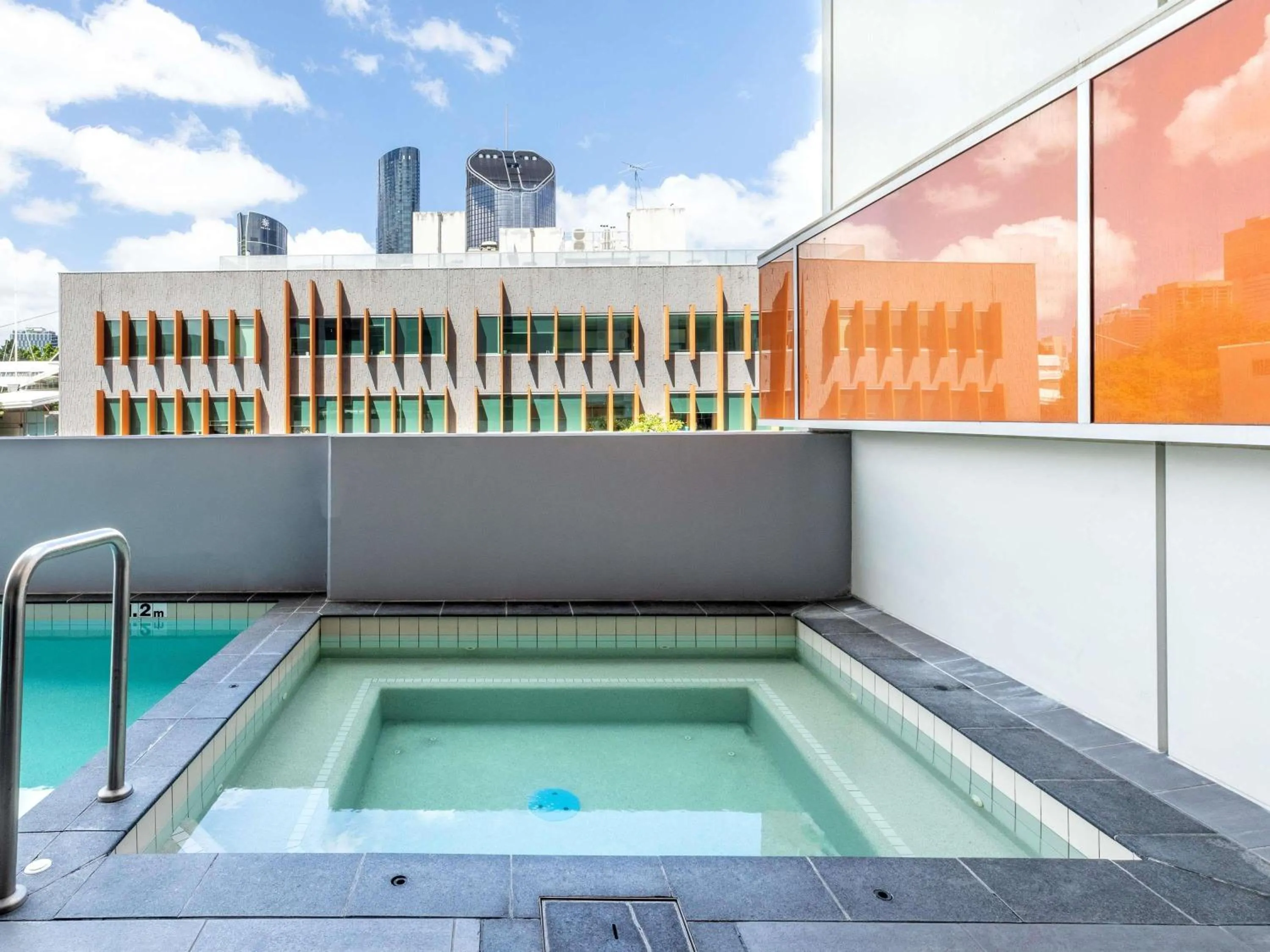 Property building in Mantra South Bank Brisbane