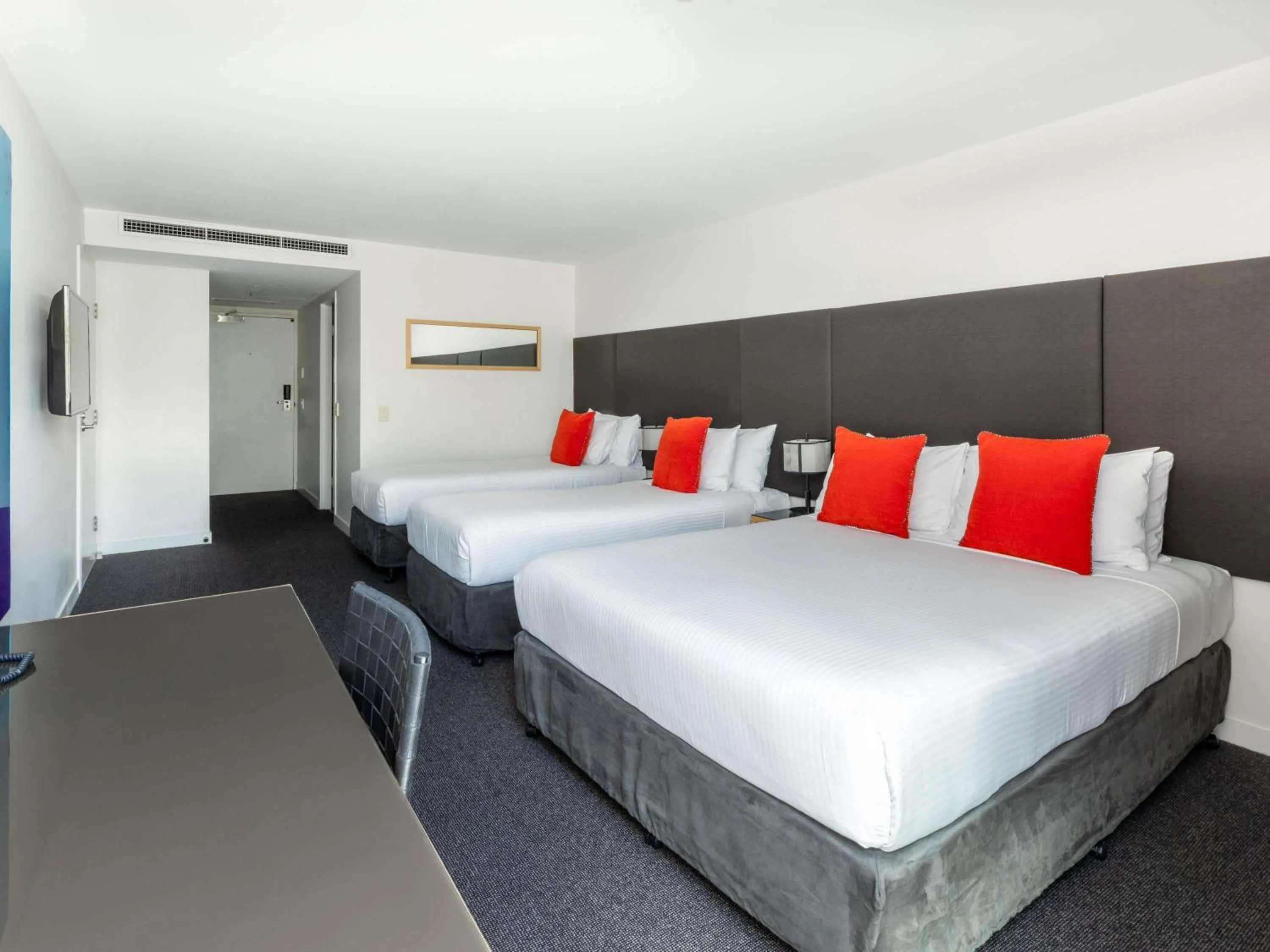 Bedroom, Bed in Mantra South Bank Brisbane