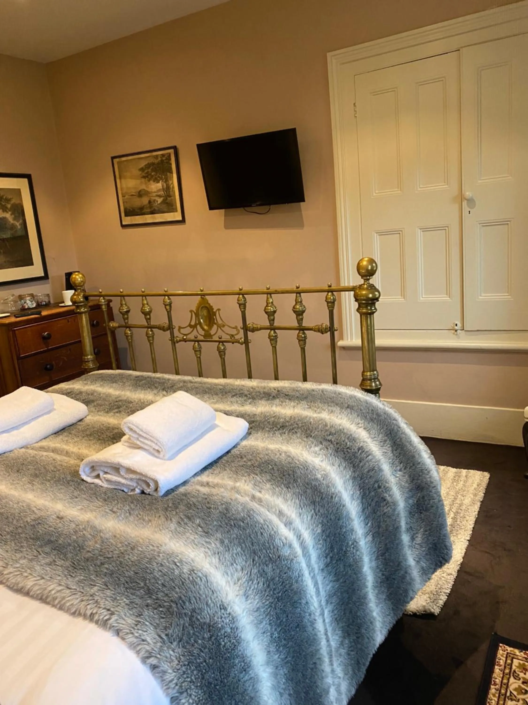 Bedroom, Bed in Derby Arms Witherslack