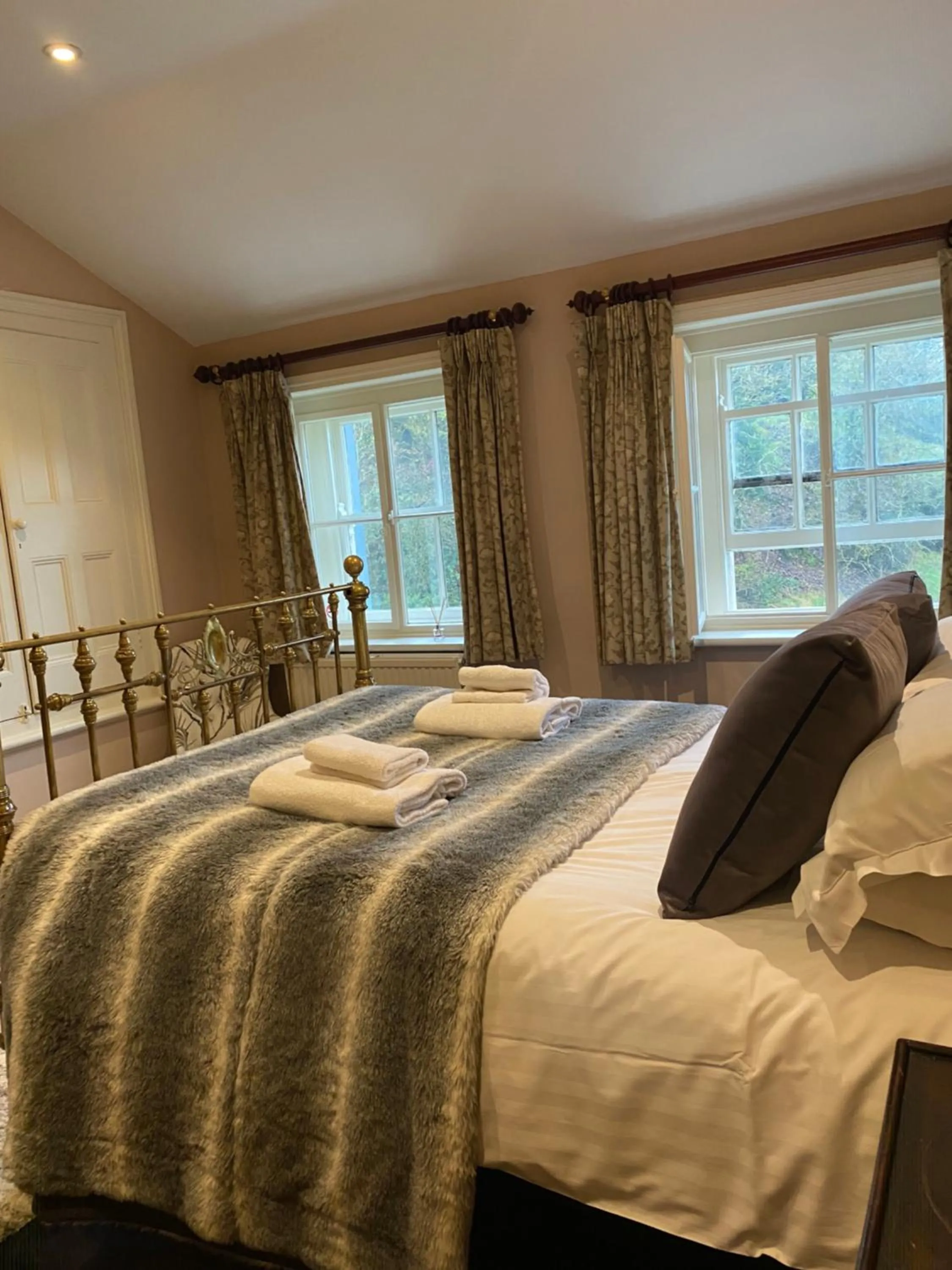 Bedroom, Bed in Derby Arms Witherslack