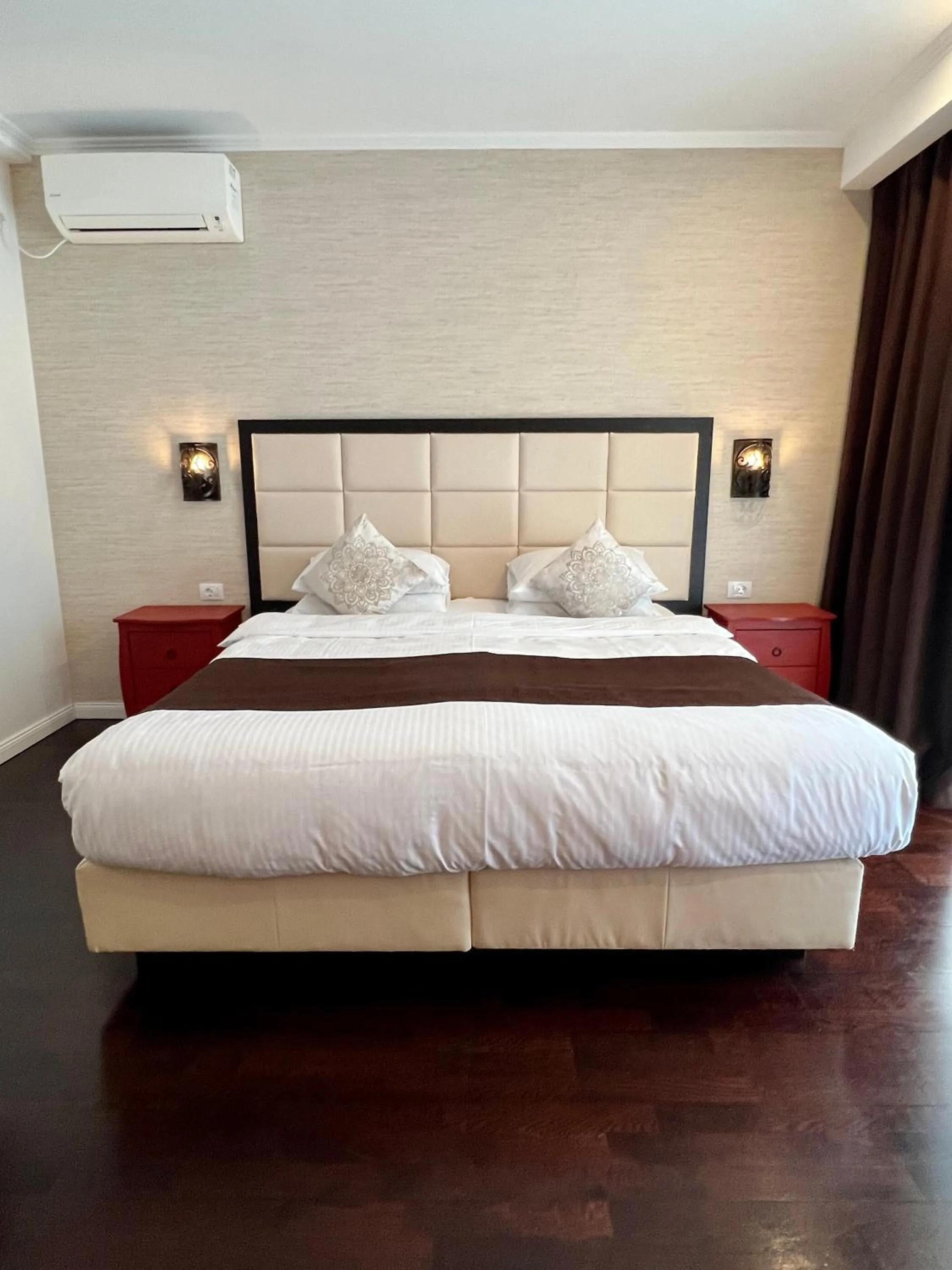 Photo of the whole room, Bed in Krystal Boutique Mansion