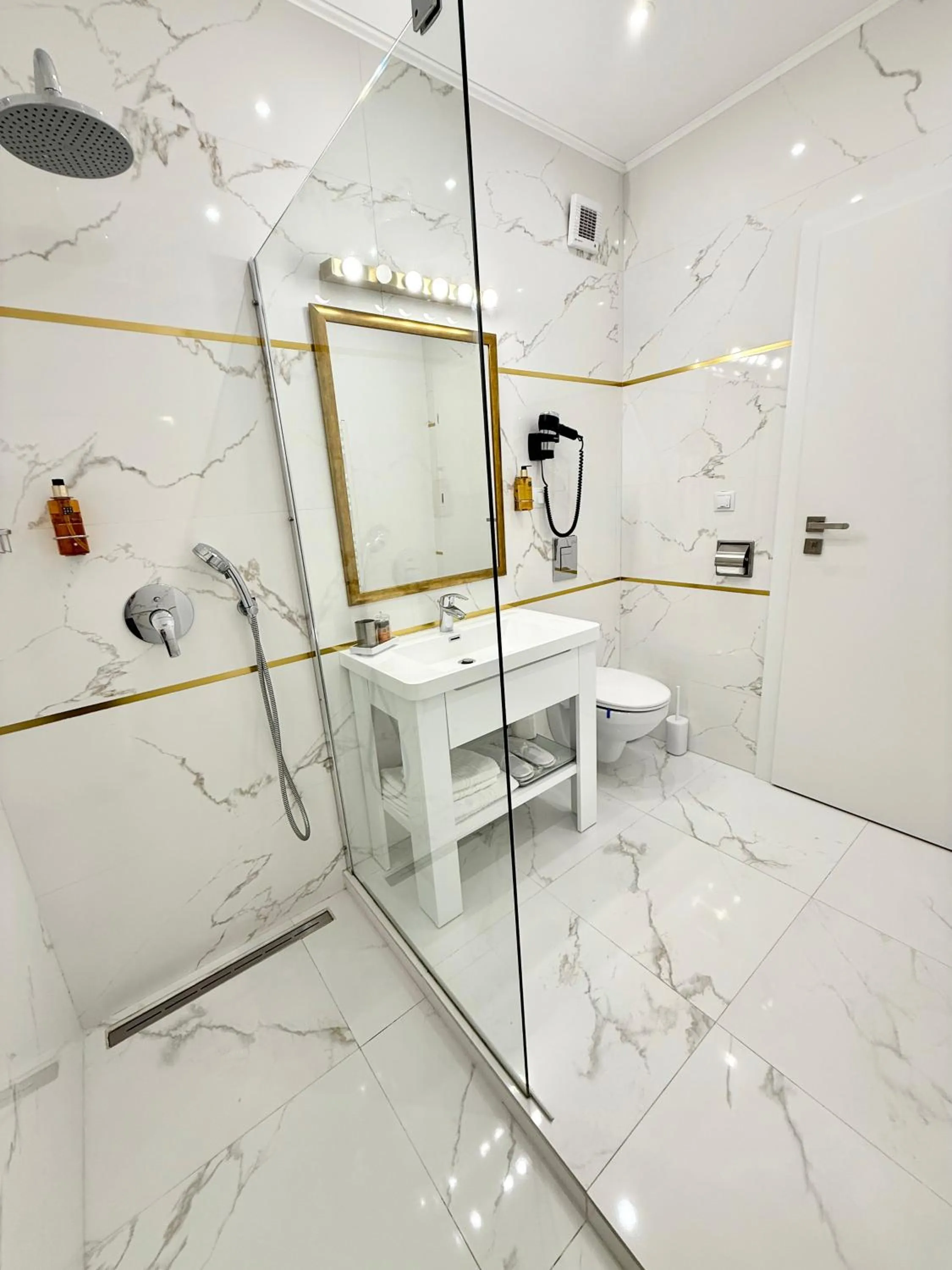 Krystal Boutique Mansion