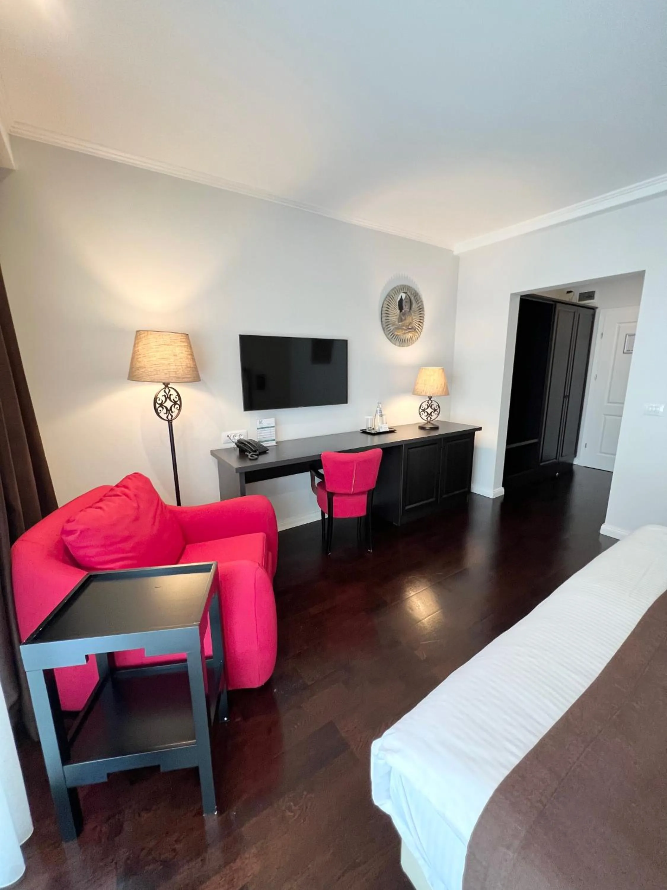 Photo of the whole room, Bed in Krystal Boutique Mansion