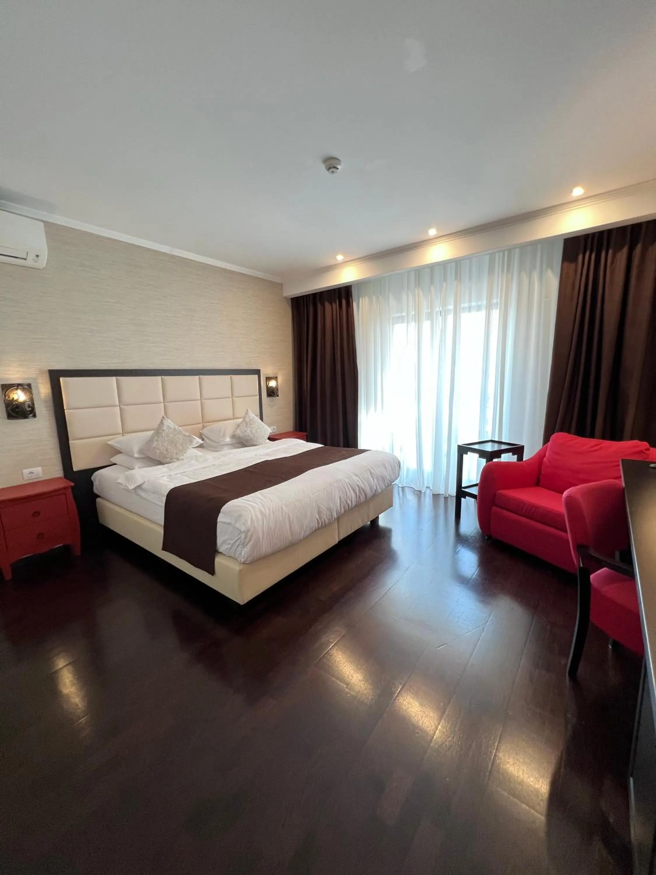 Photo of the whole room, Bed in Krystal Boutique Mansion