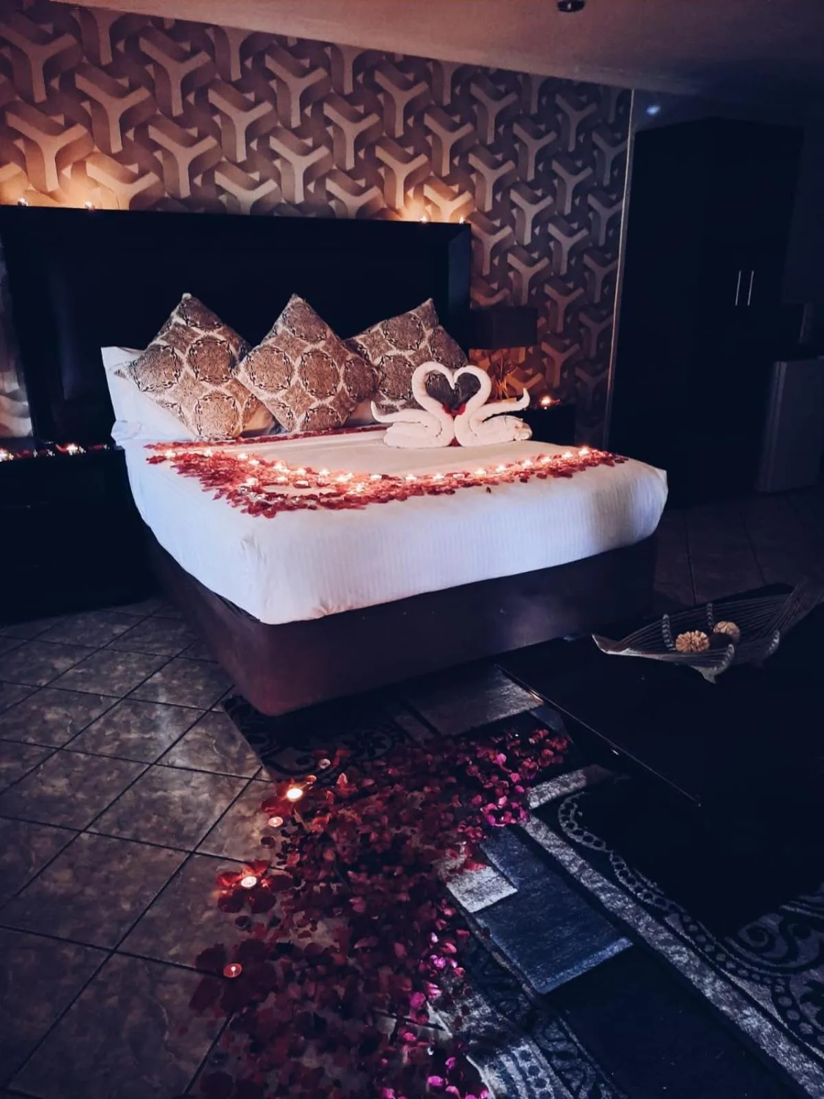 Bed in Ecotel Premier Lodge & Conference Centre