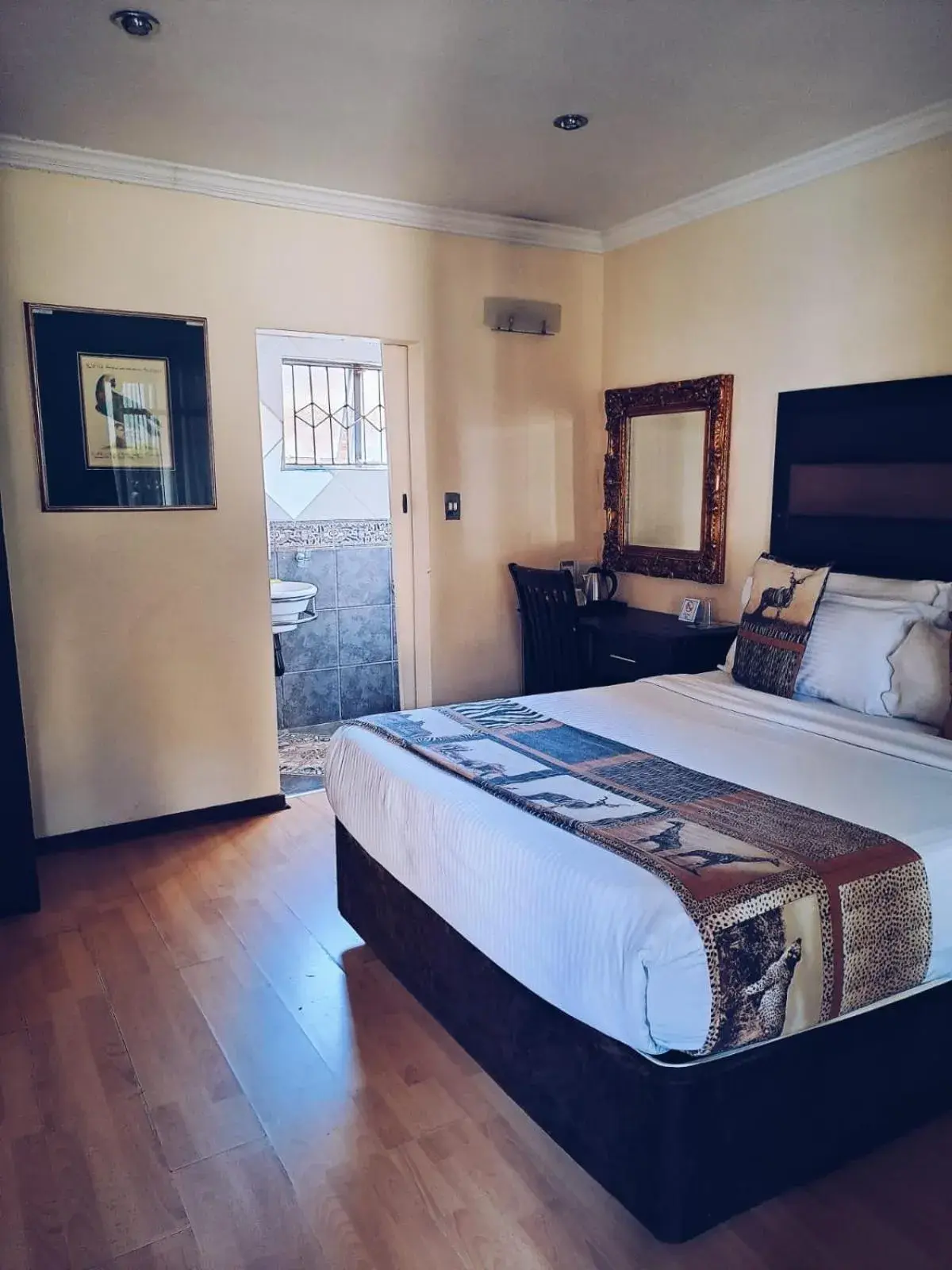 Deluxe Queen Room in Ecotel Premier Lodge & Conference Centre Deluxe Queen Room in Ecotel Premier Lodge & Conference Centre