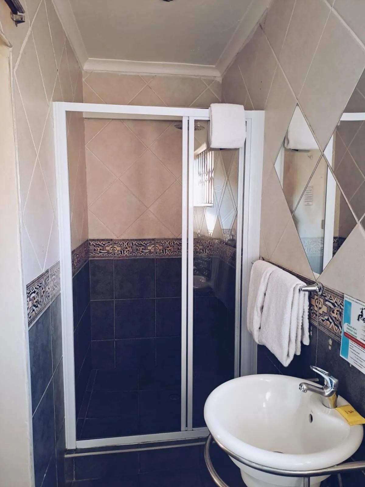 Shower in Ecotel Premier Lodge & Conference Centre