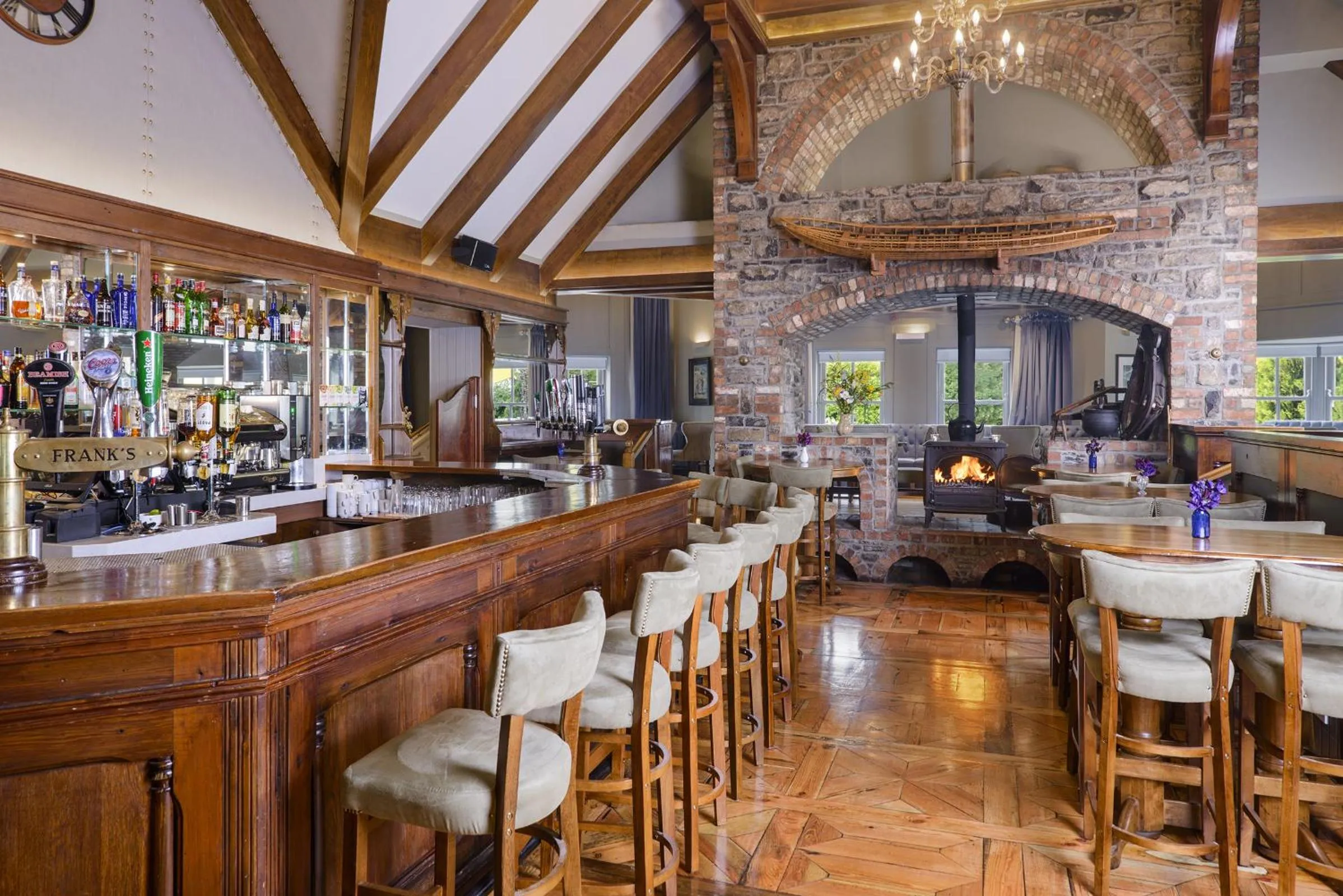 Lounge or bar in Meadowlands Hotel