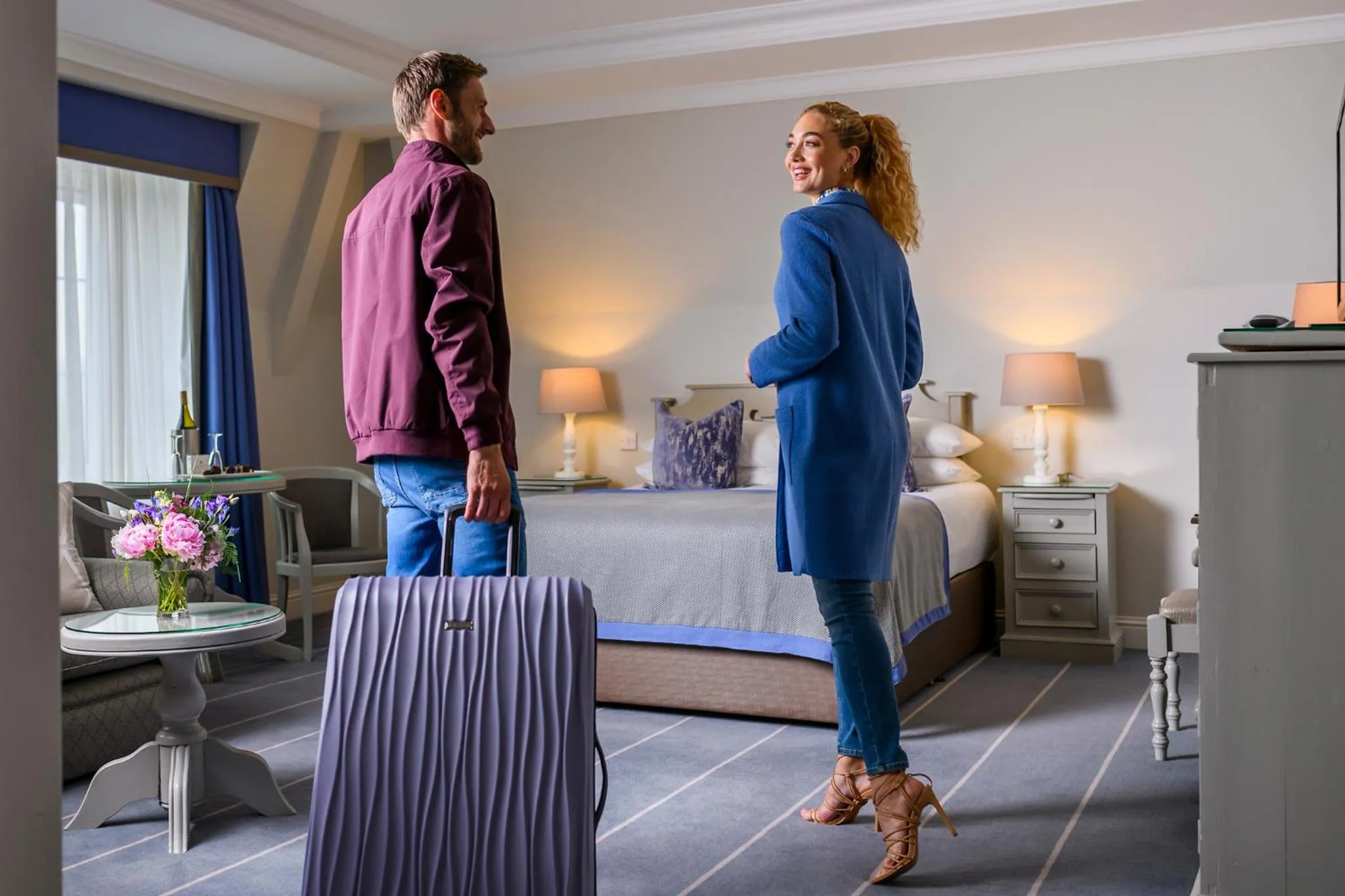 Bedroom, Bed in Meadowlands Hotel