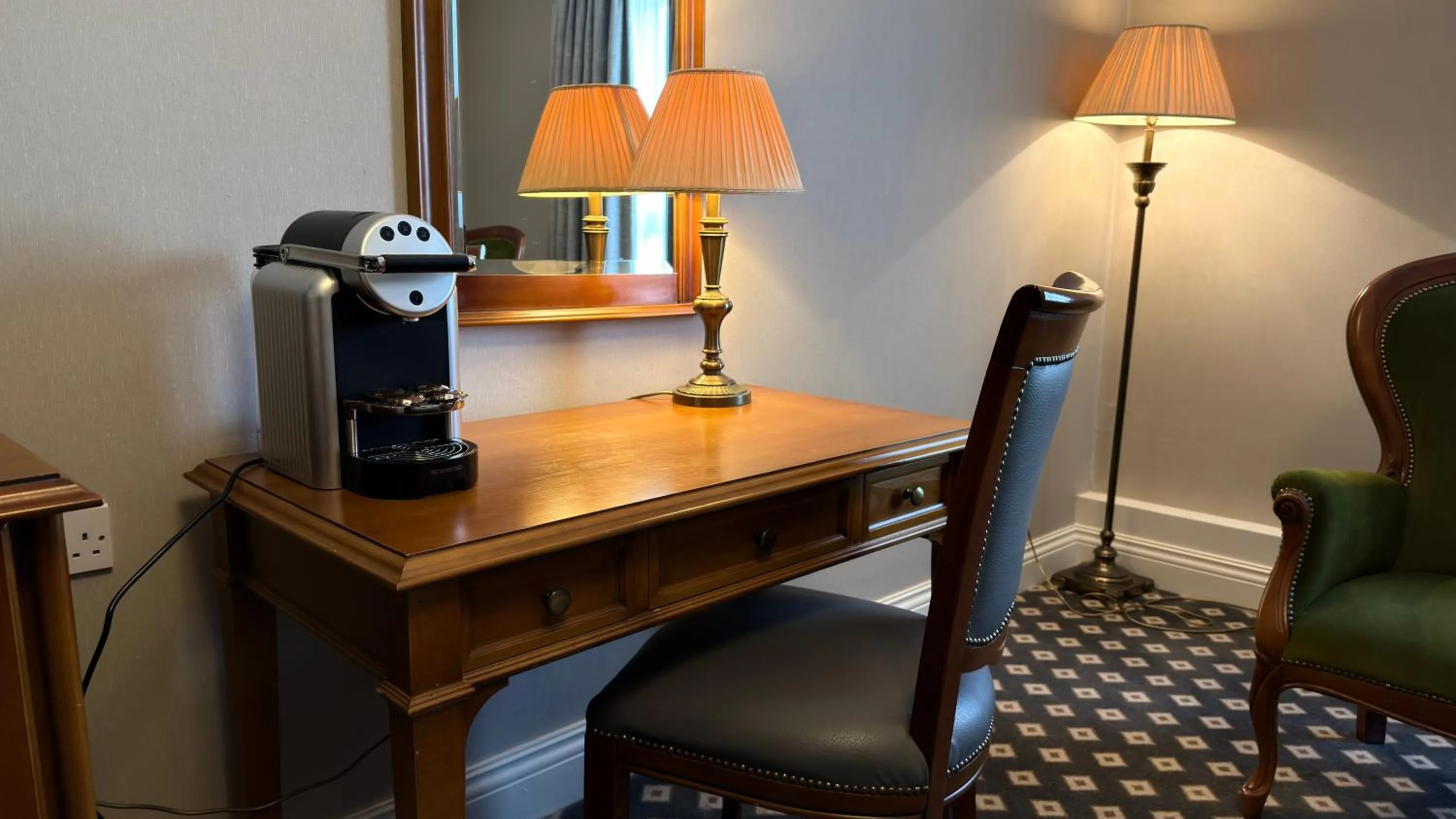 Coffee/tea facilities in Meadowlands Hotel