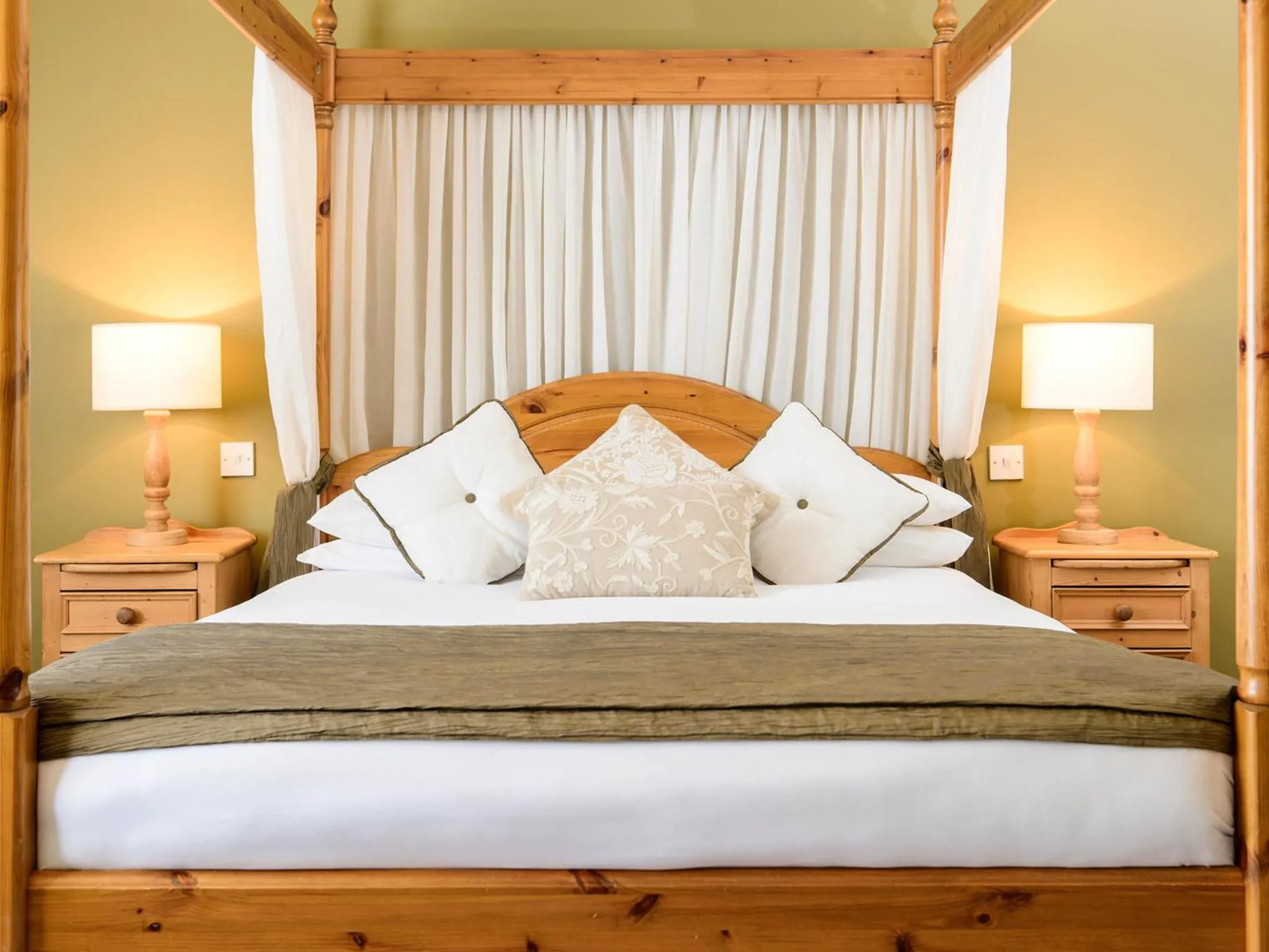 Bed in Meadowlands Hotel