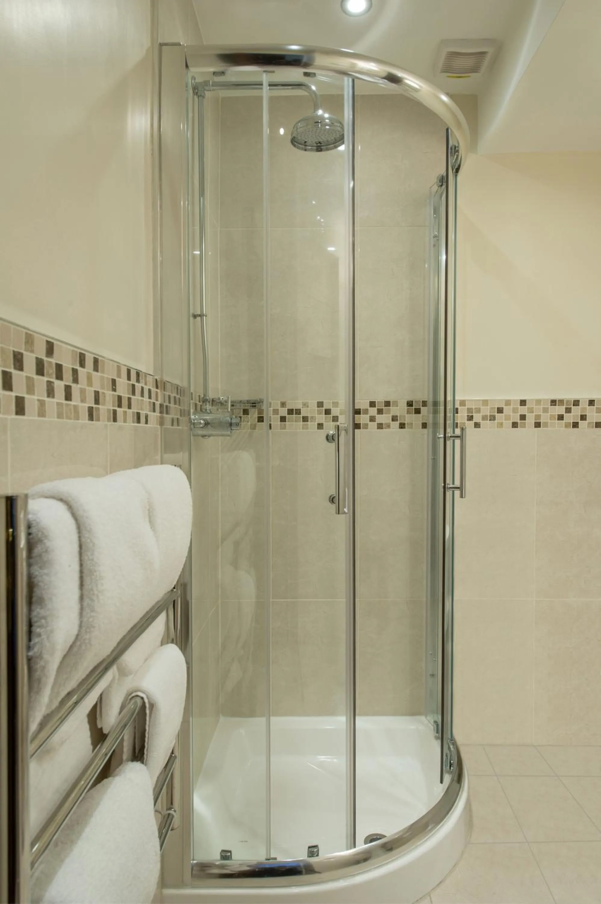 Bathroom in Wynn's Hotel