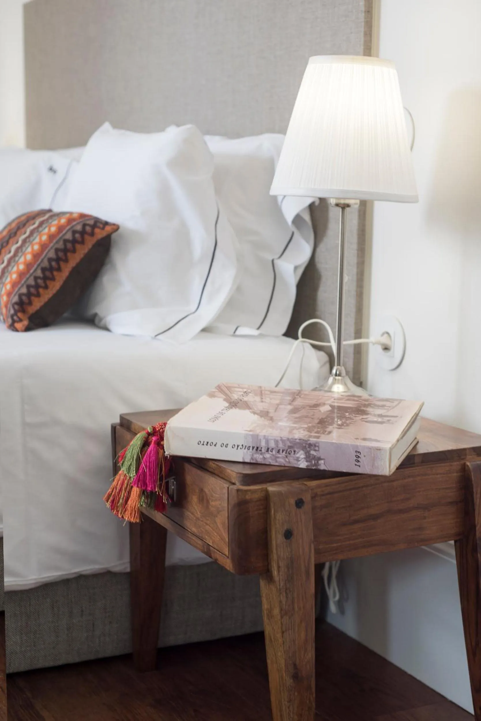 Decorative detail, Bed in bnapartments Carregal