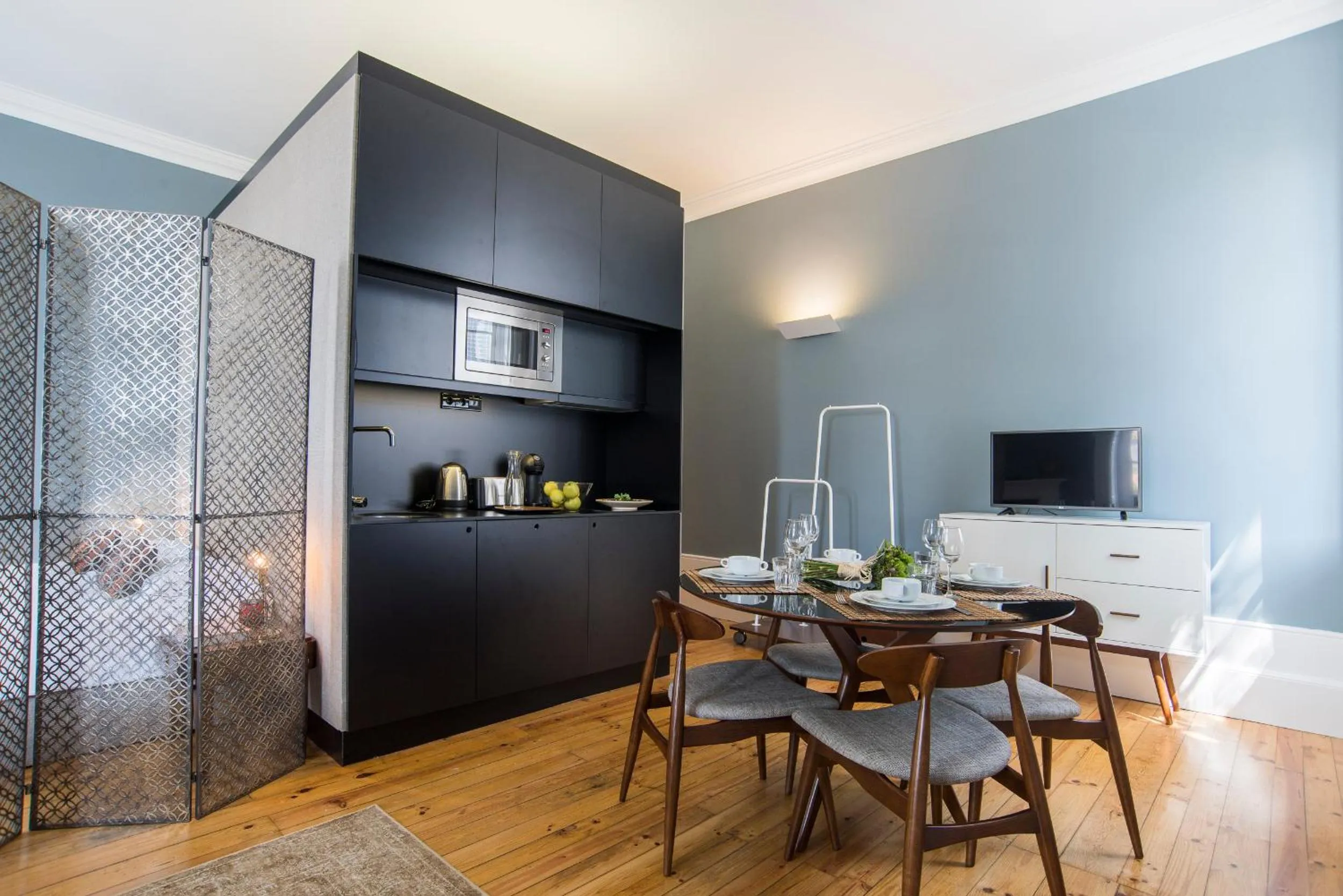 Dining area in bnapartments Carregal