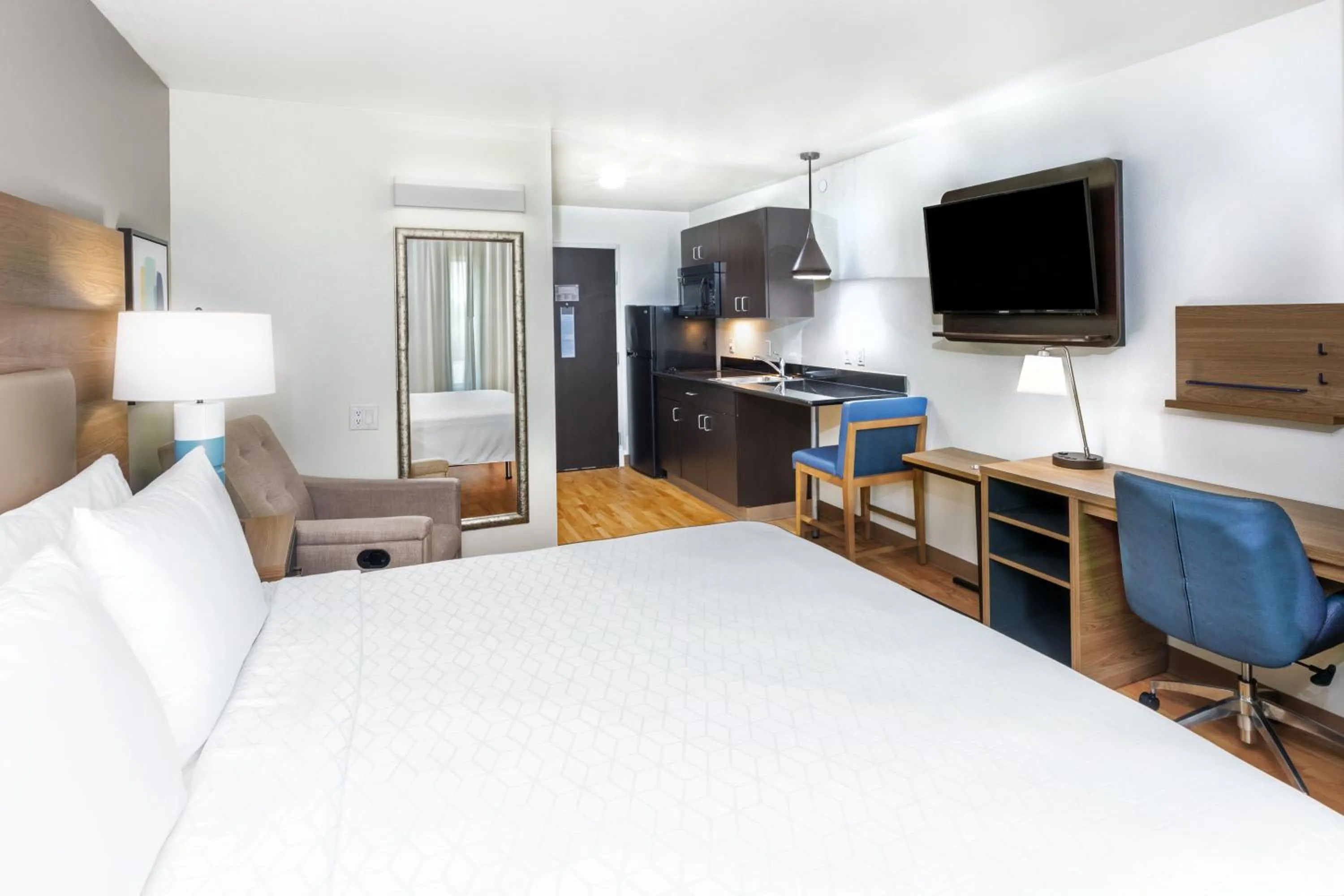 Photo of the whole room, Bed in Candlewood Suites - Muskogee by IHG