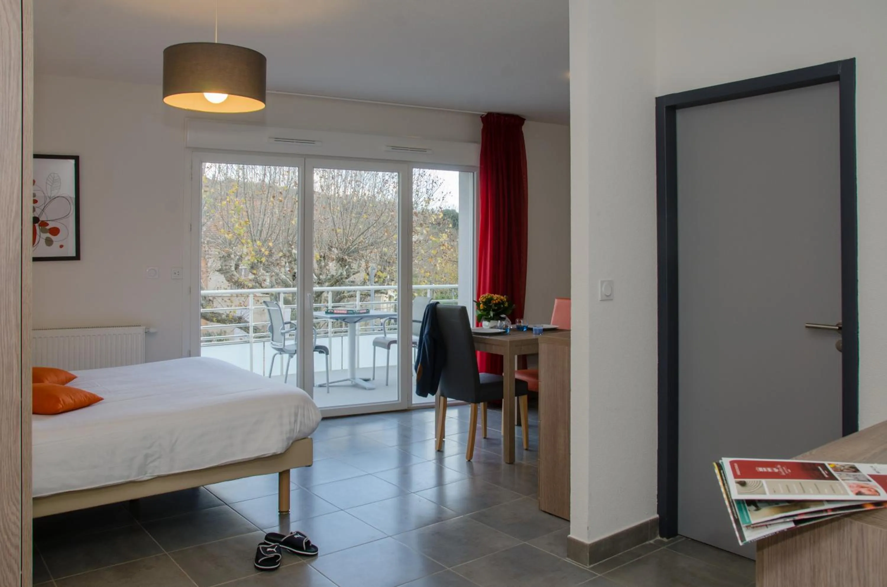 Day, Bed in Résidence Ambroise Paré