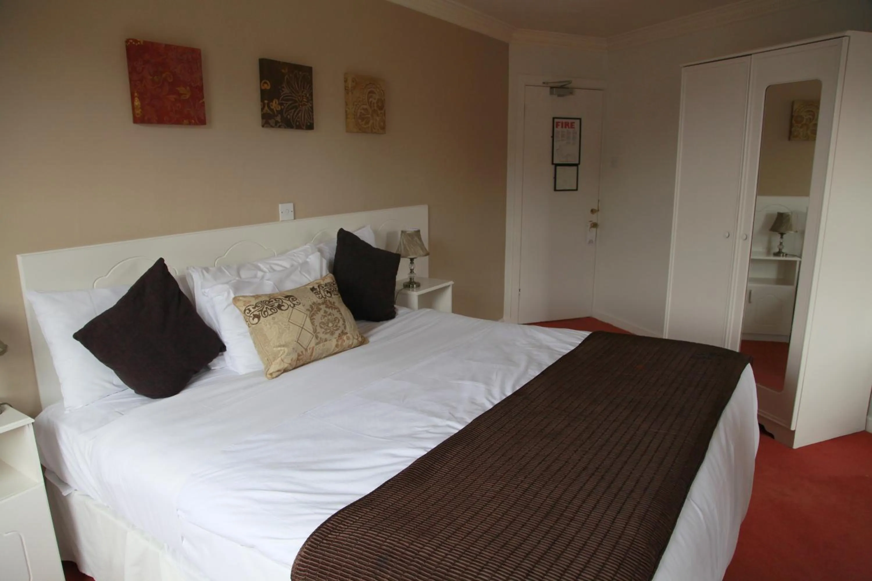 Photo of the whole room, Bed in Dalton Inn Hotel