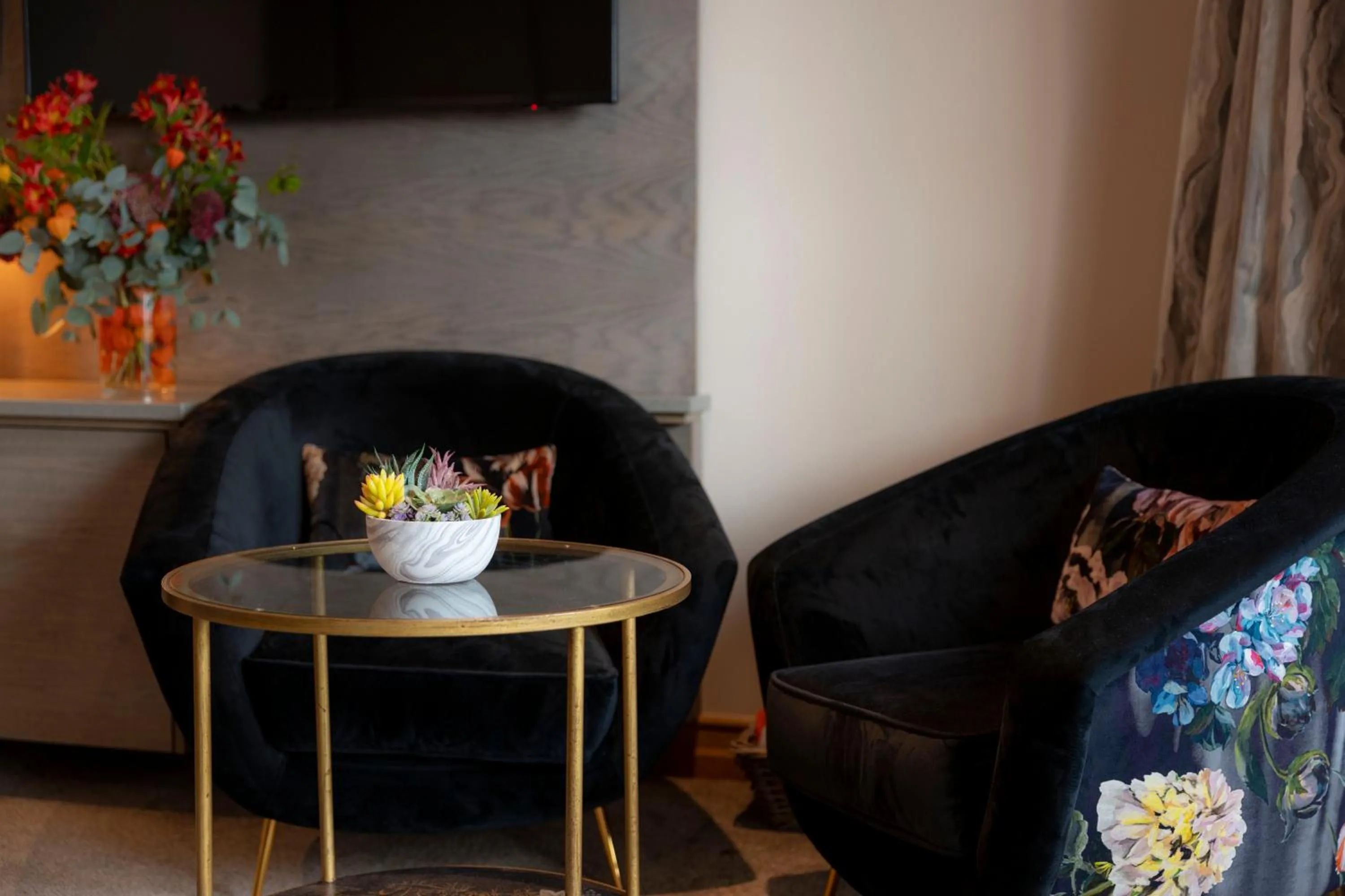 Seating area in Wineport Lodge