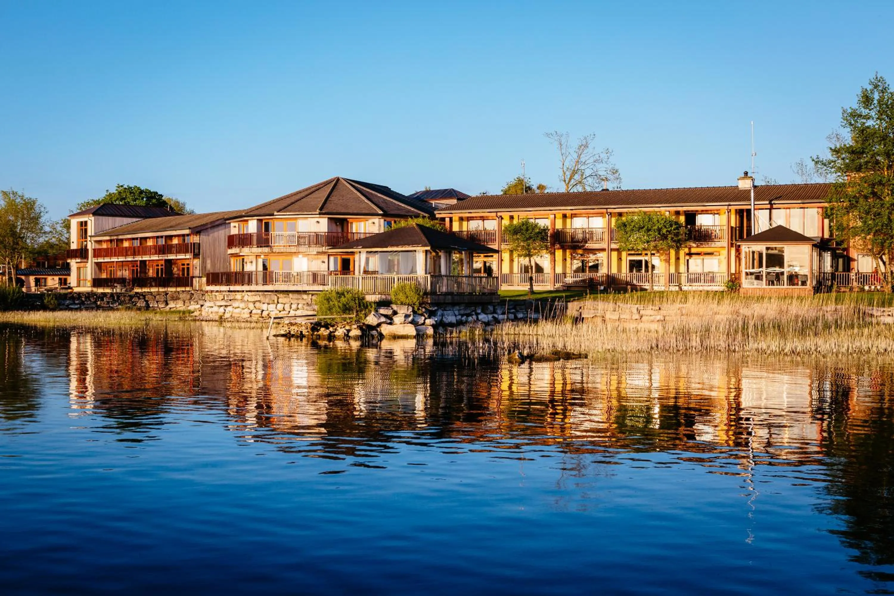 Facade/entrance in Wineport Lodge