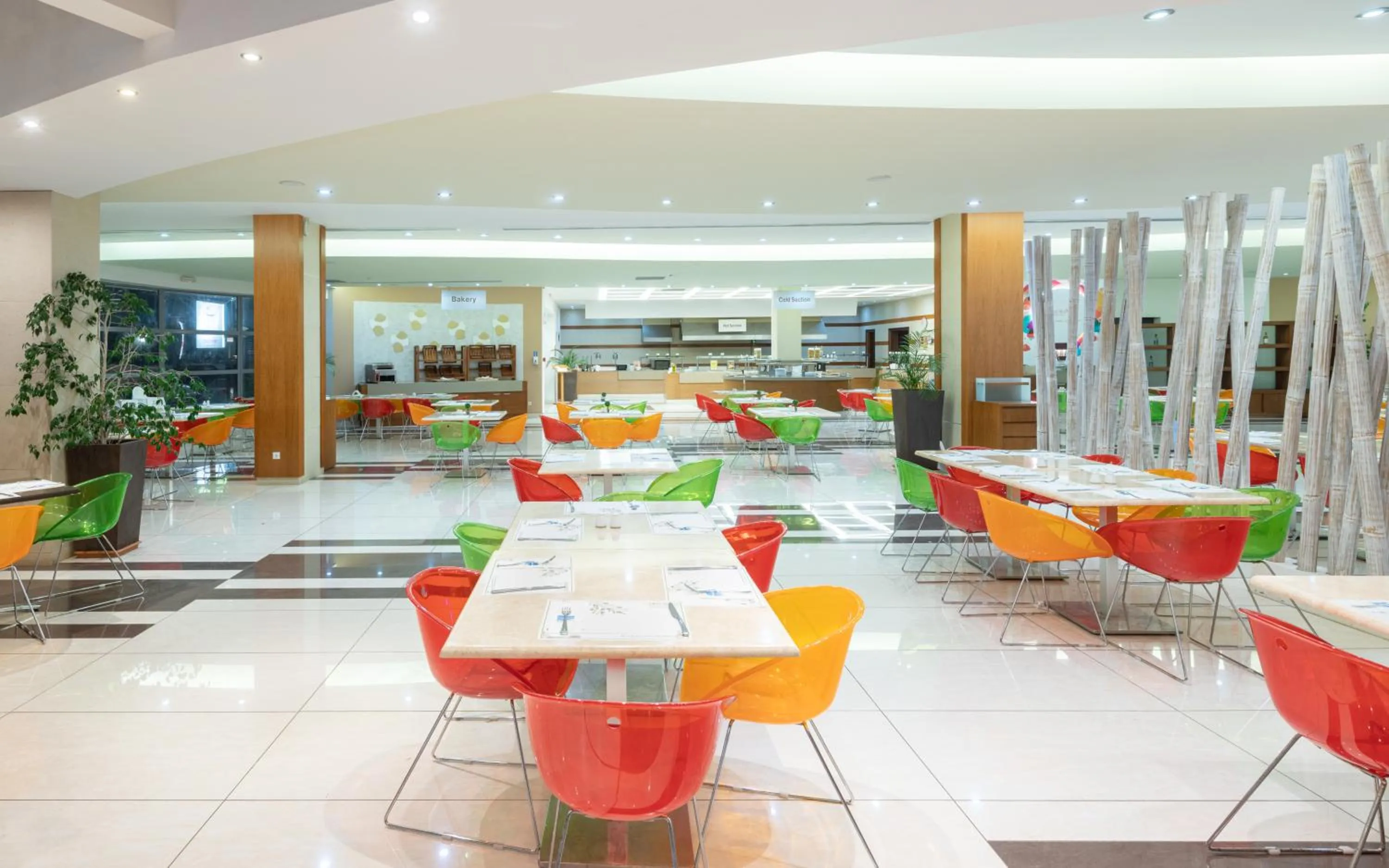 Restaurant/places to eat in Iolida Beach by Smile Hotels