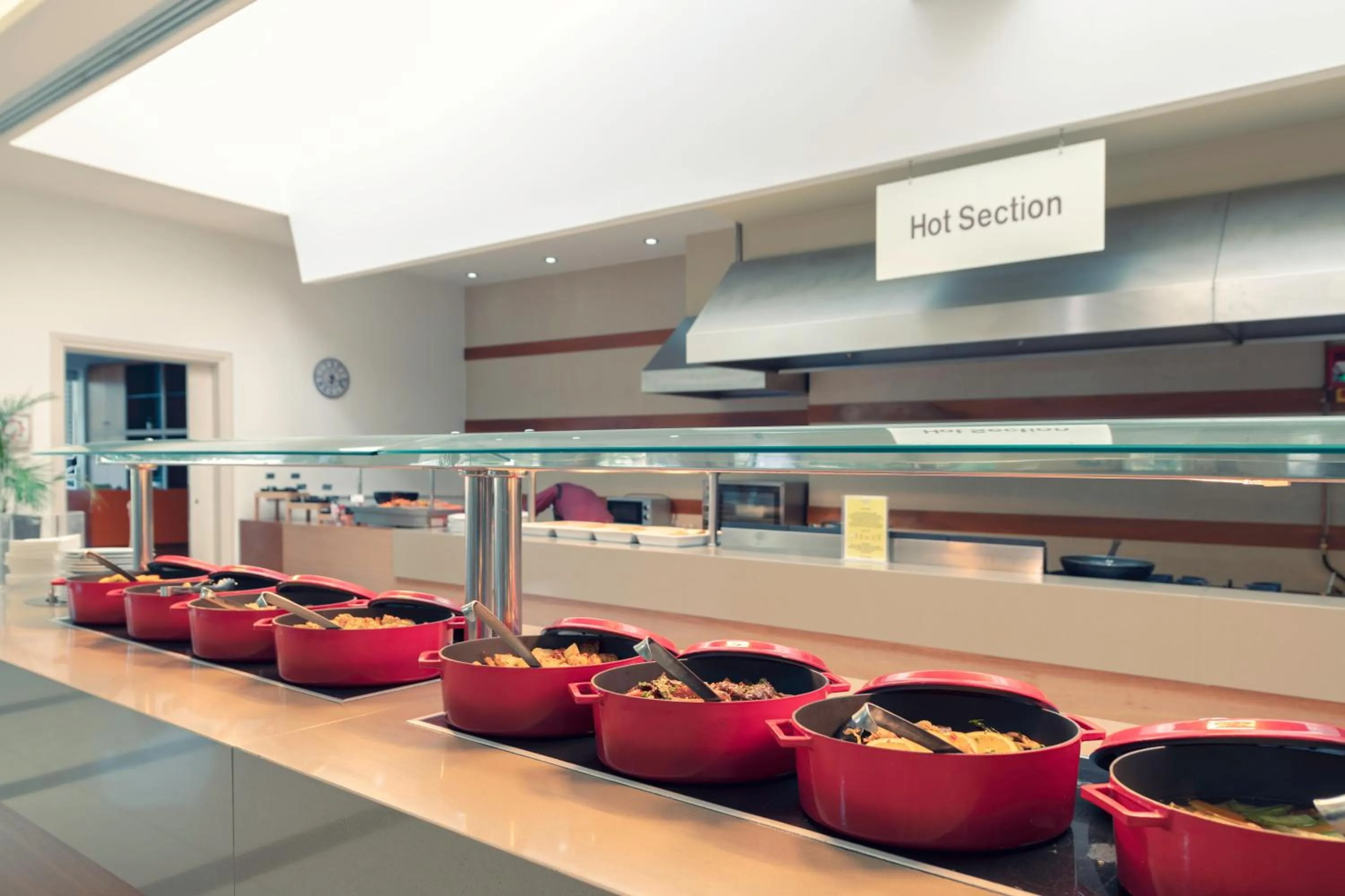 Restaurant/places to eat in Iolida Beach by Smile Hotels