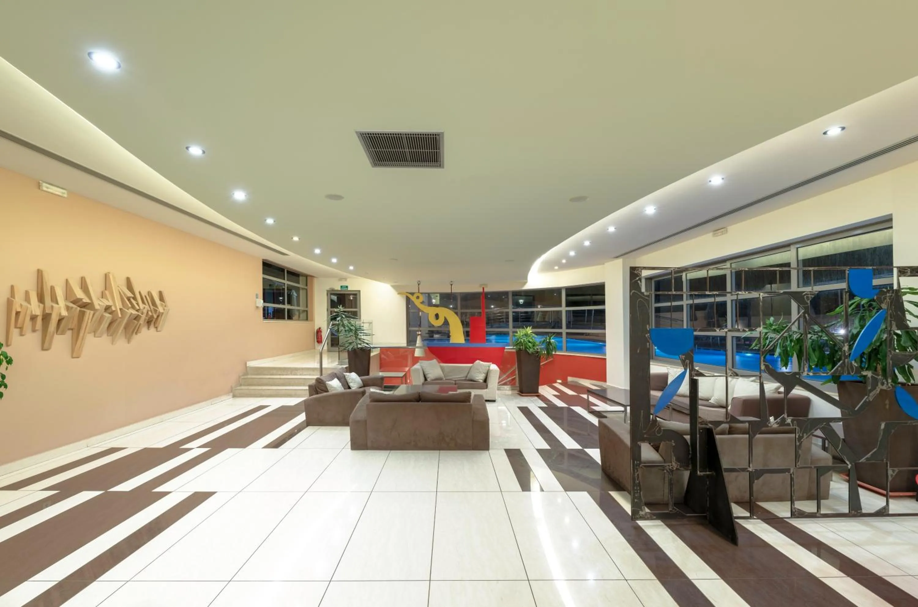 Restaurant/places to eat in Iolida Beach by Smile Hotels