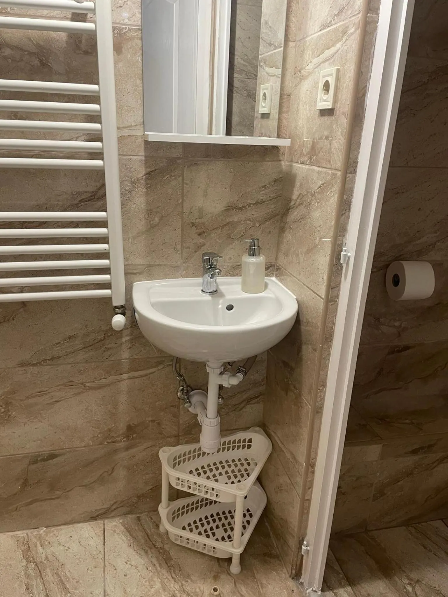 Shower in Center Hostel and Guest House