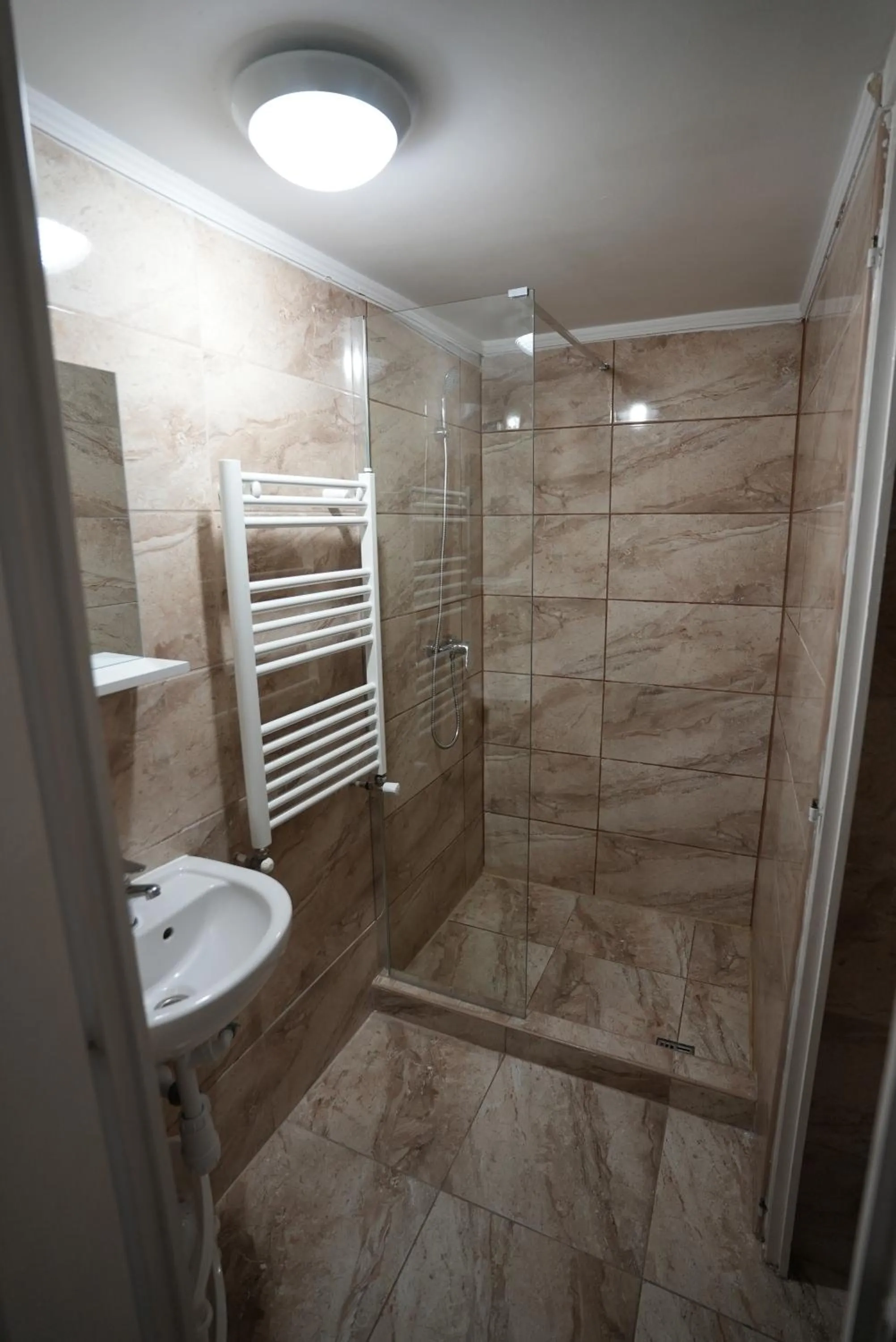 Shower in Center Hostel and Guest House