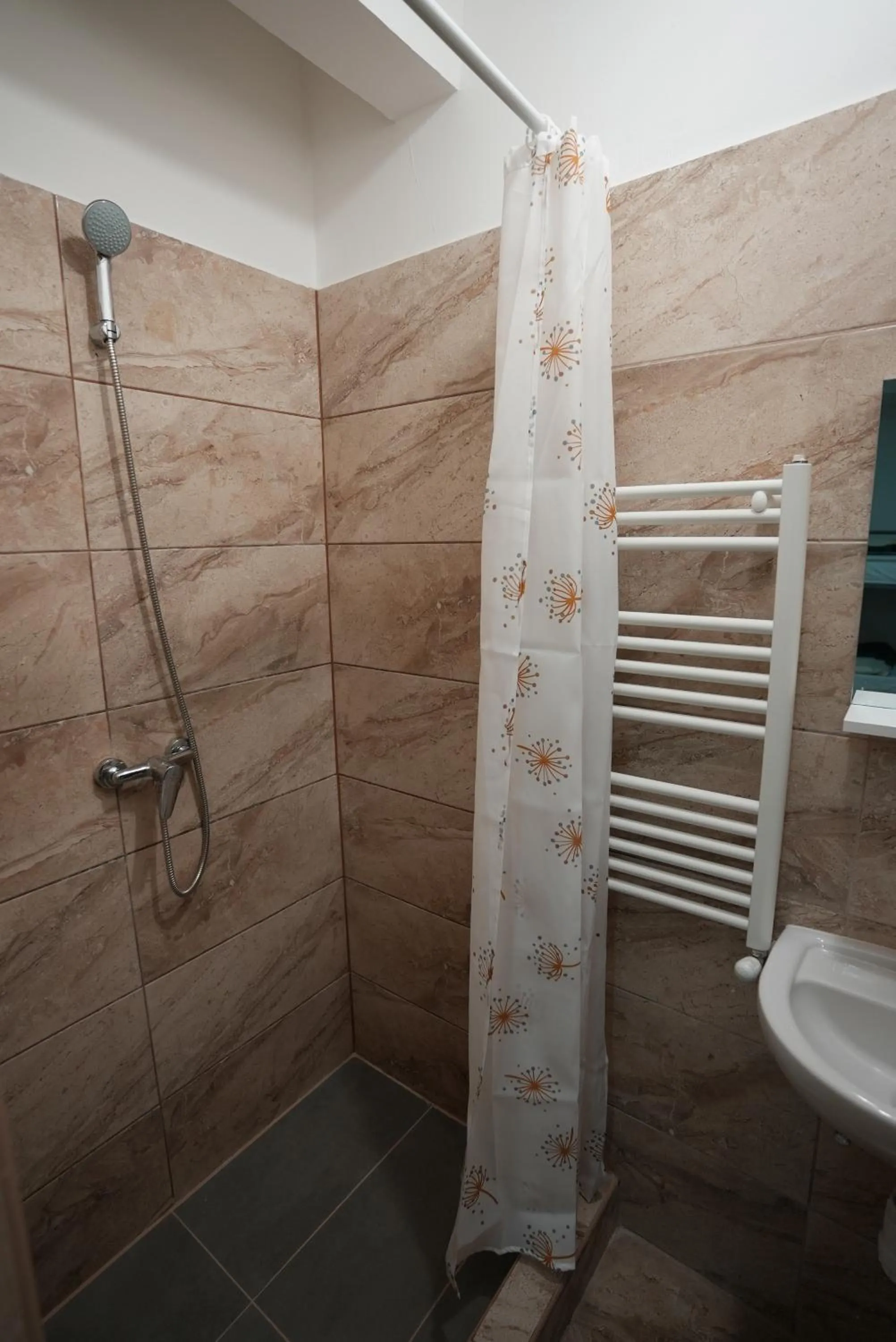 Shower in Center Hostel and Guest House