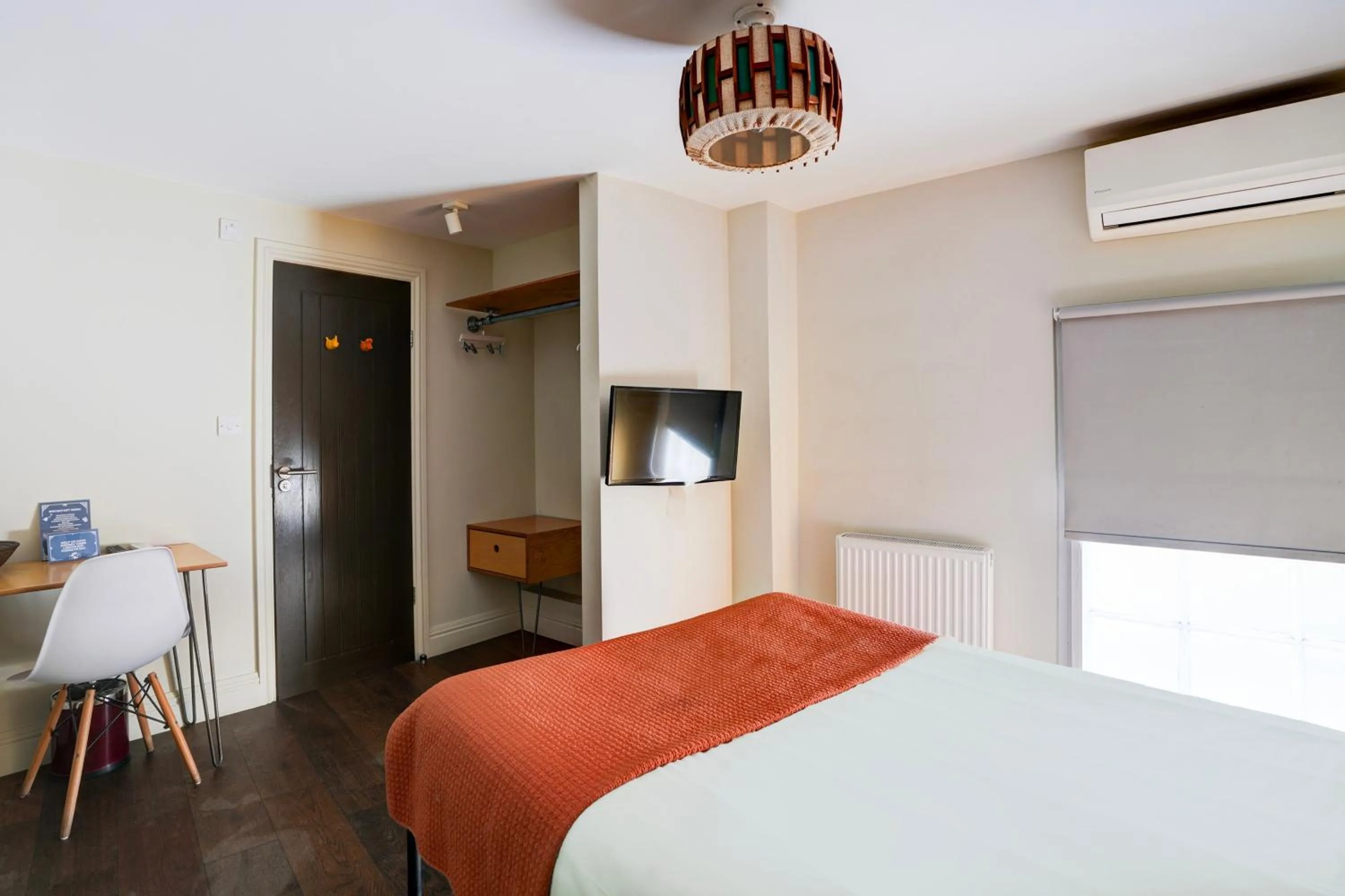 Bedroom, Bed in Peckham Rooms Hotel by Belvilla London